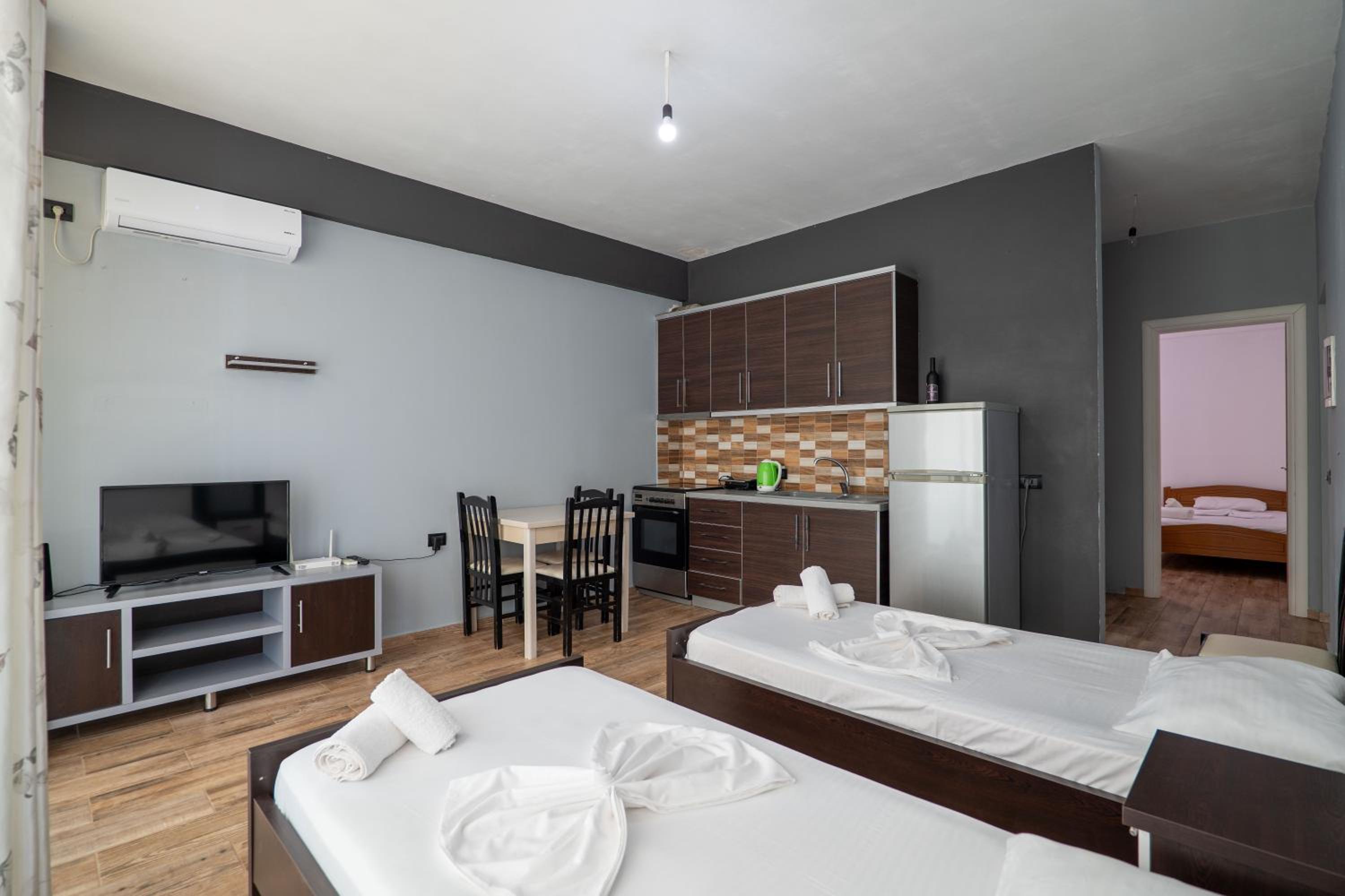 Denis Apartments