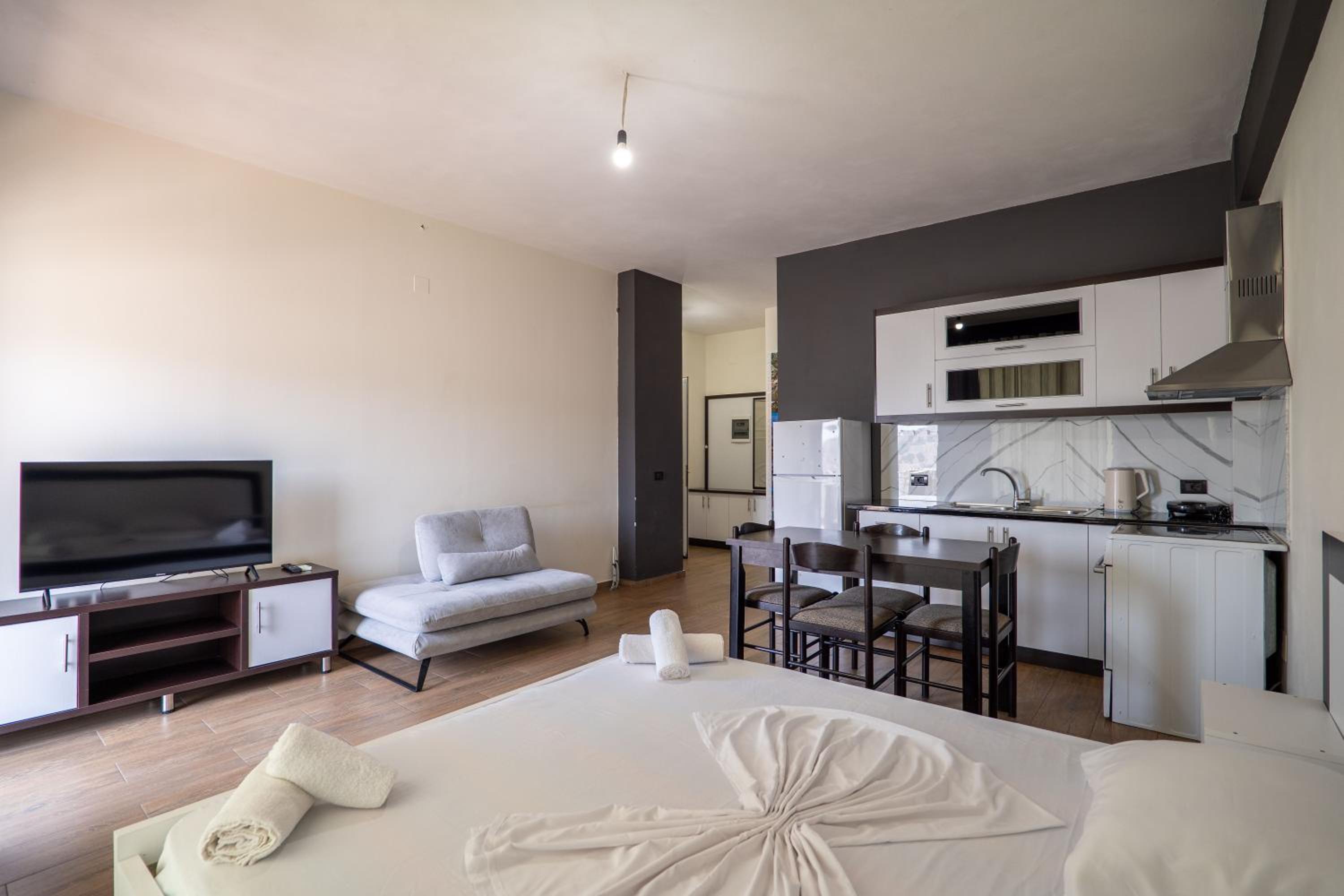 Denis Apartments