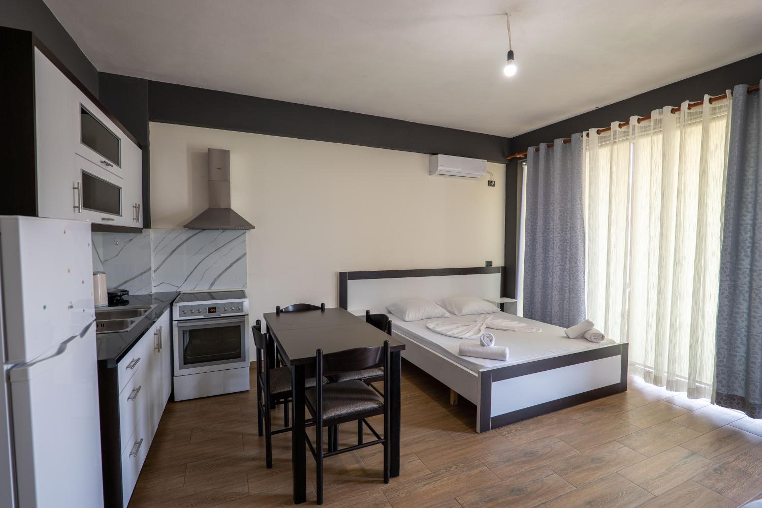 Denis Apartments