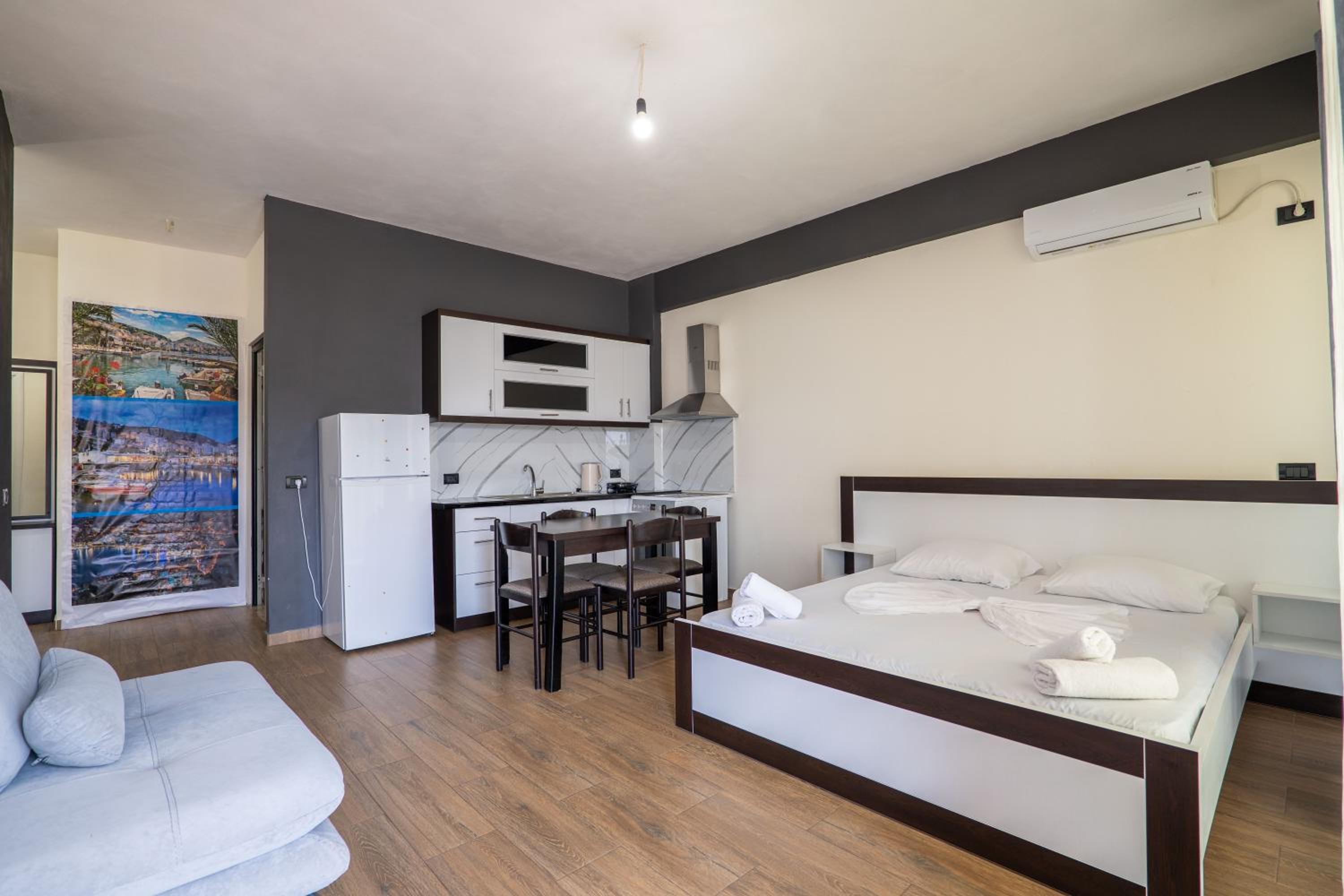 Denis Apartments