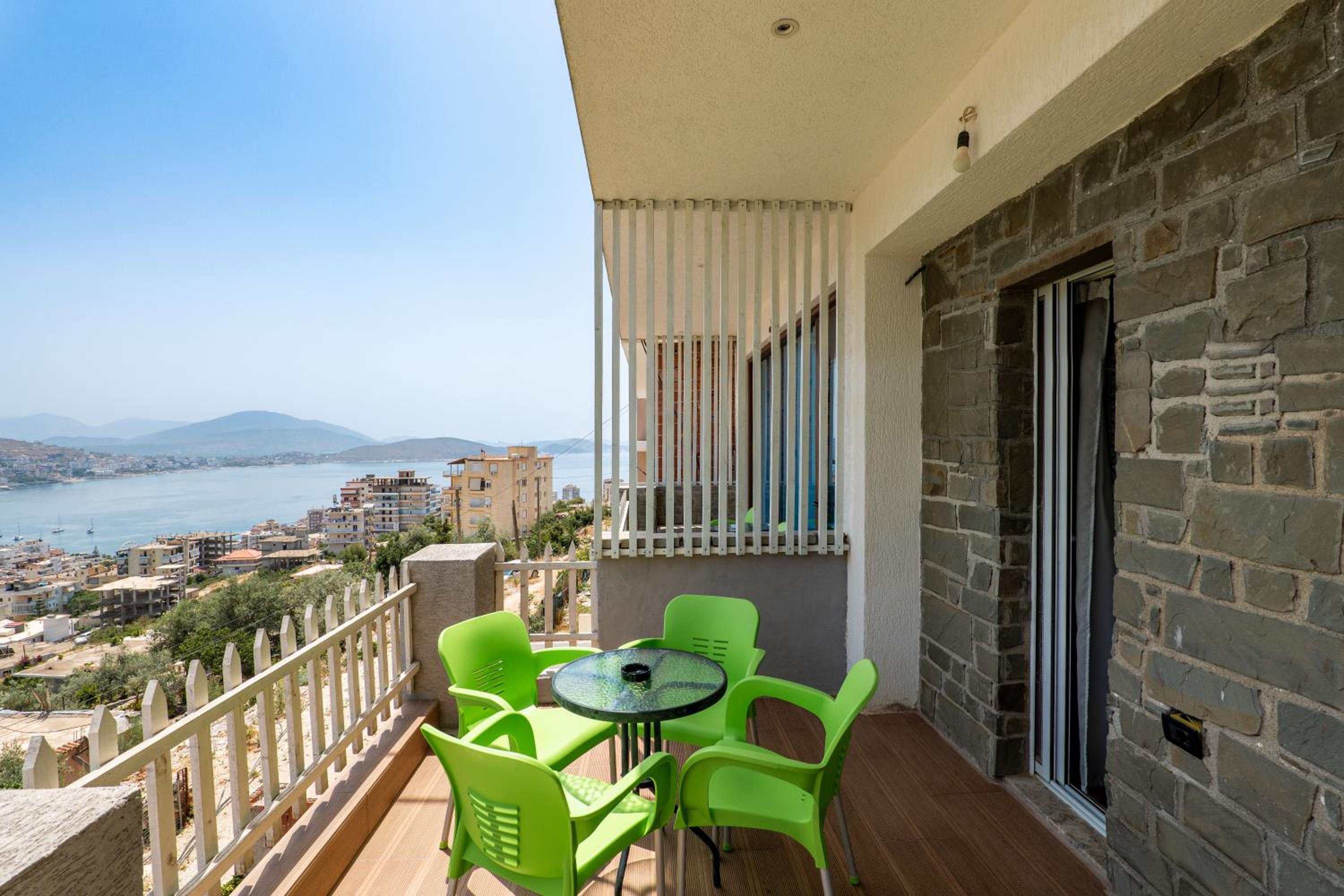 Denis Apartments