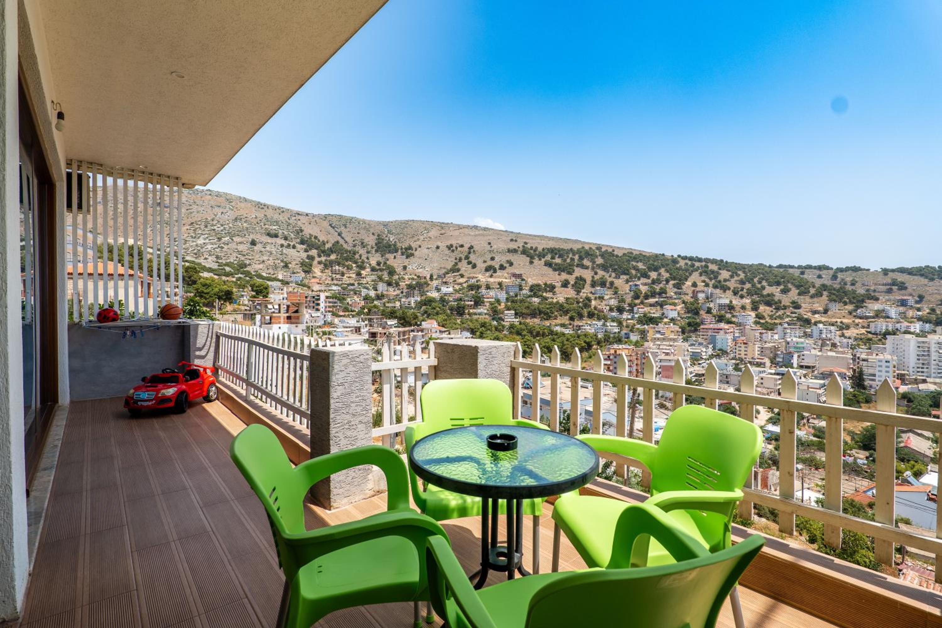 Denis Apartments
