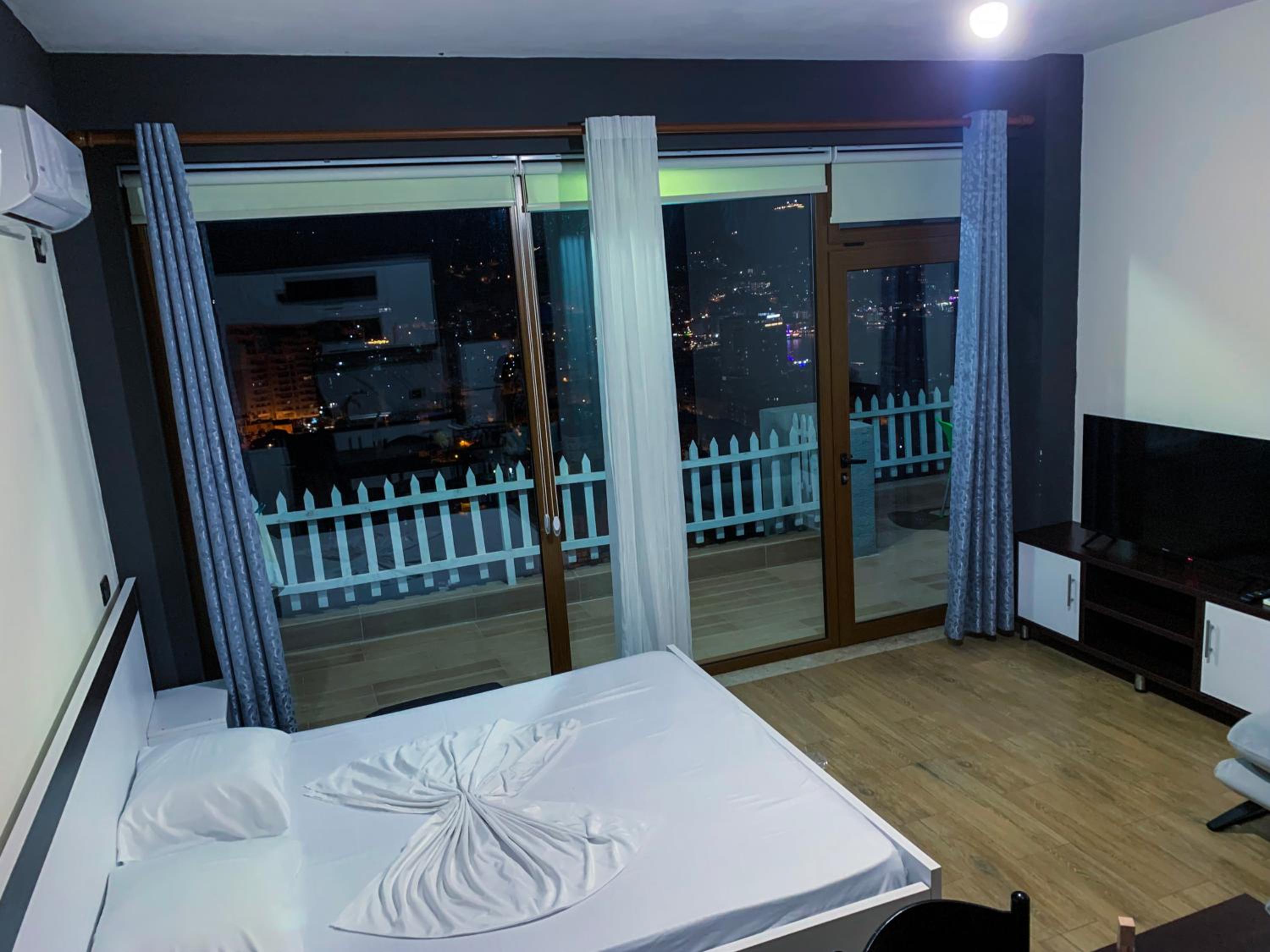 Denis Apartments
