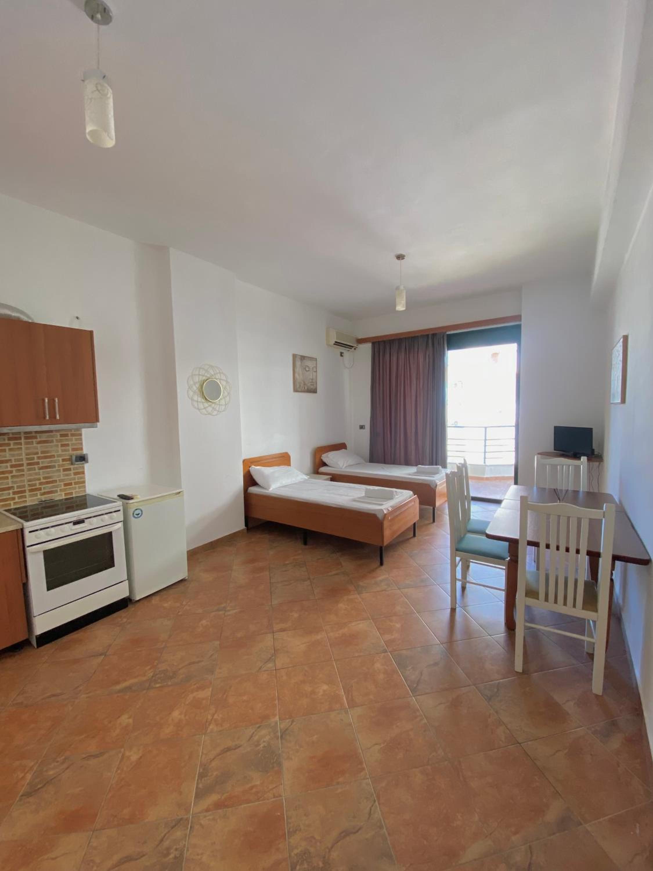El Rio Apartments photo 2