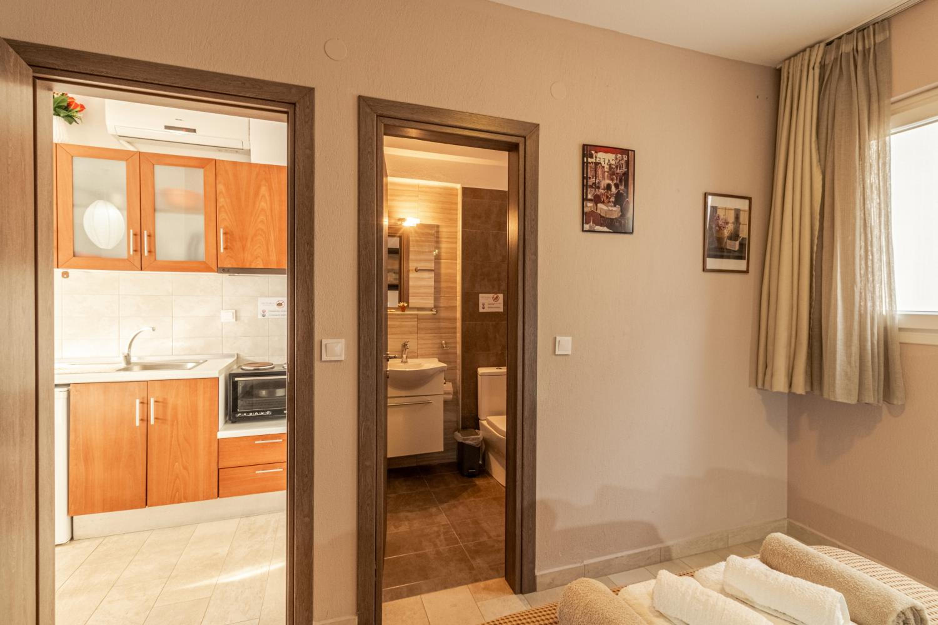 Erosaria Suites photo 5