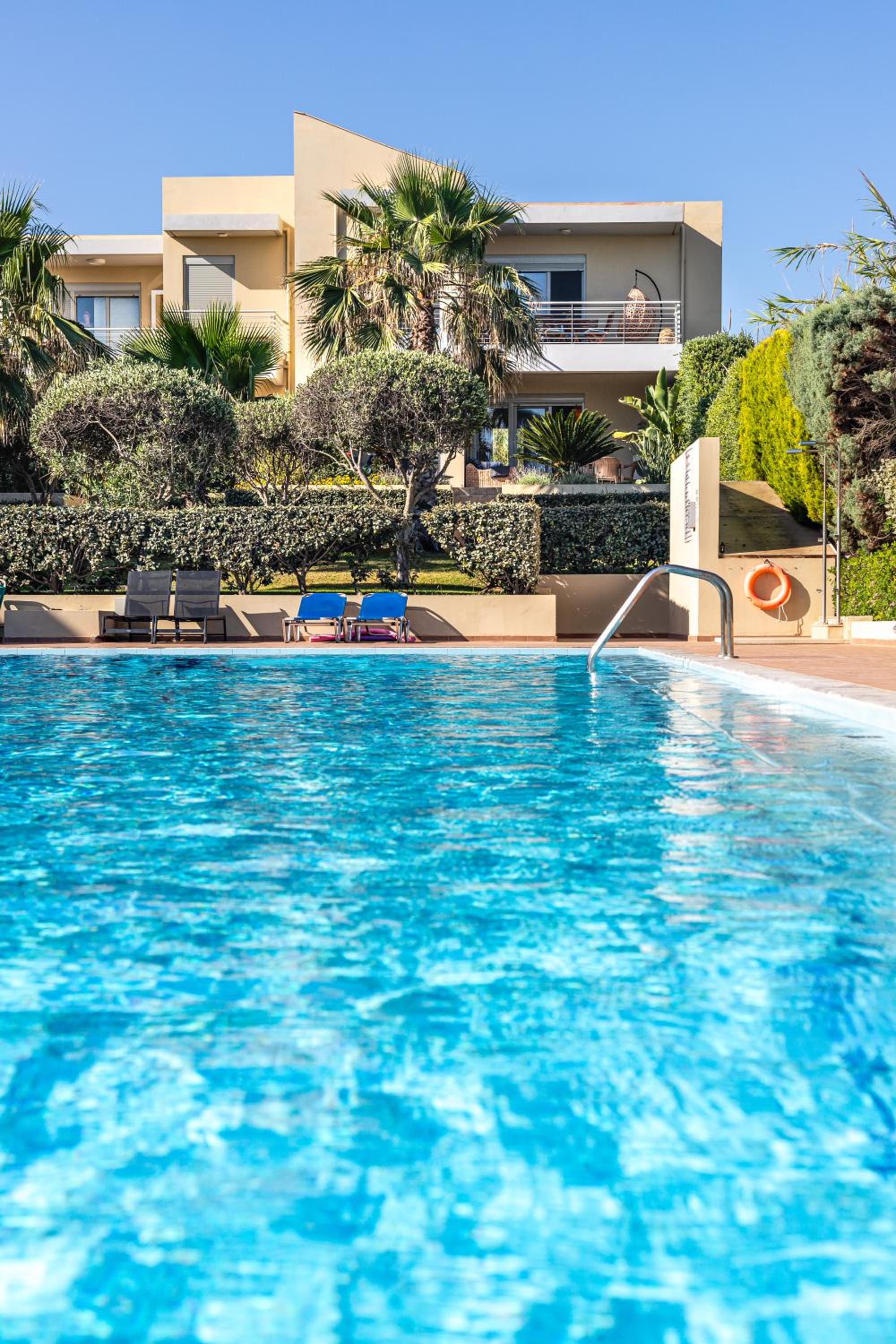 Maleme Yoga Blue view 2