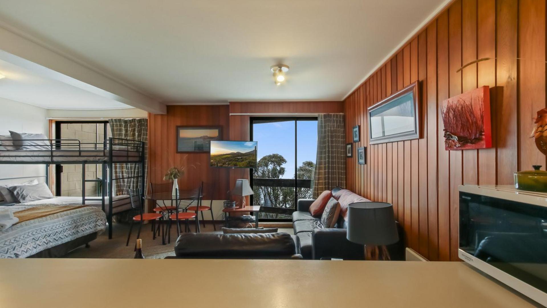 1750 Hotham 4