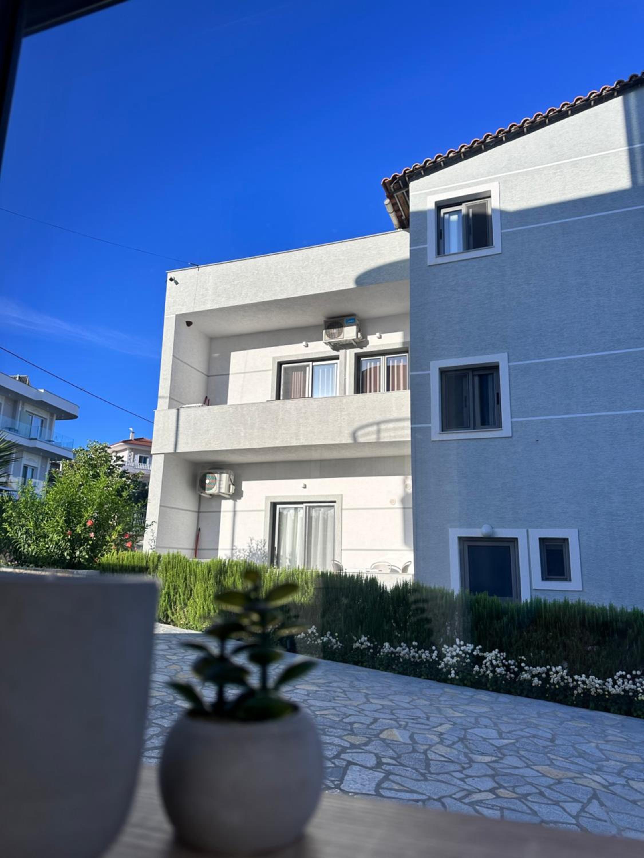 Erjon Apartments