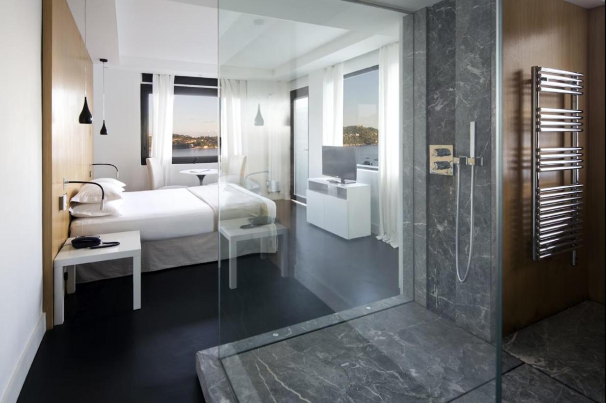 Le Versailles 43