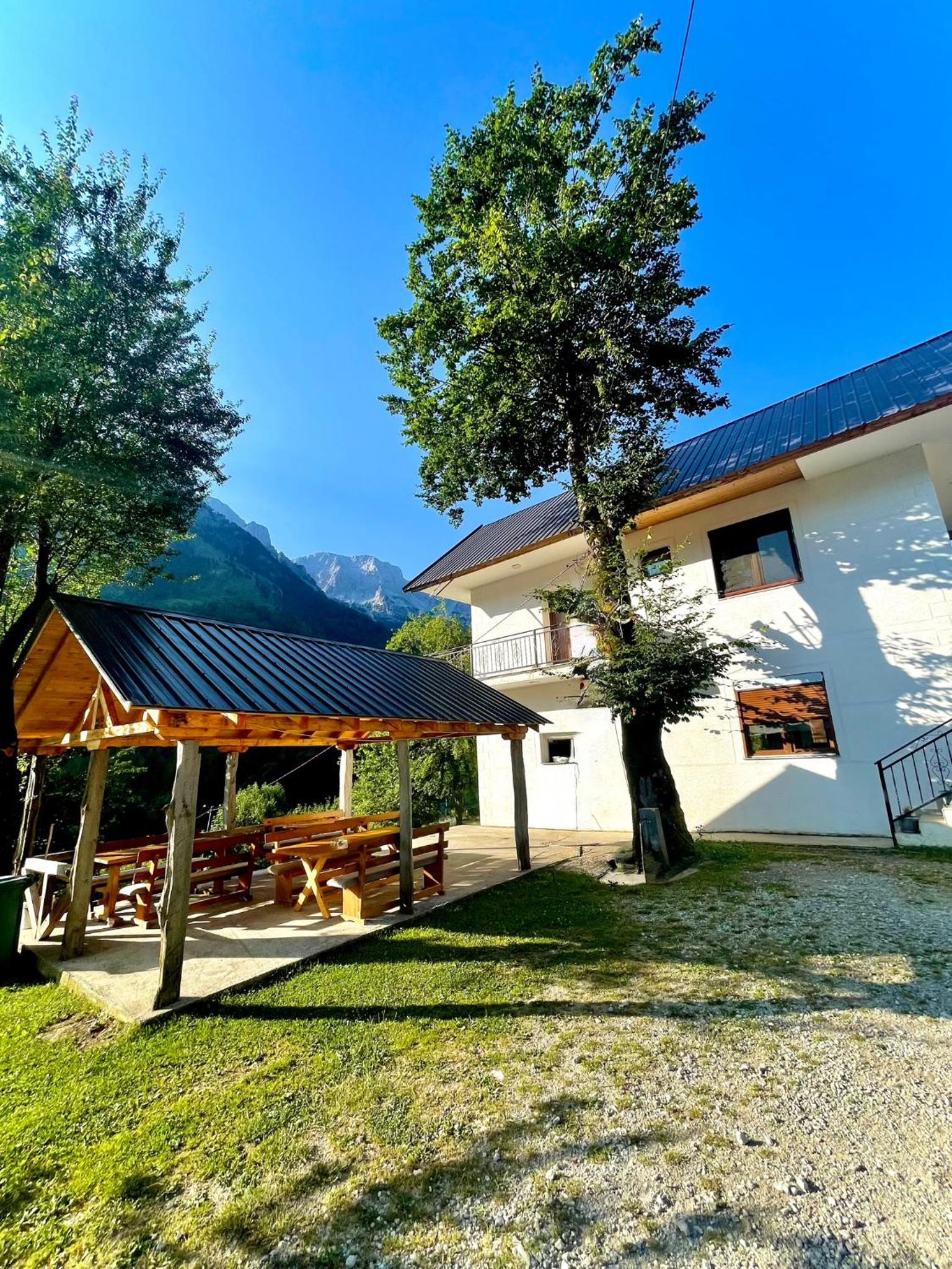 Lazer Çardaku Guesthouse