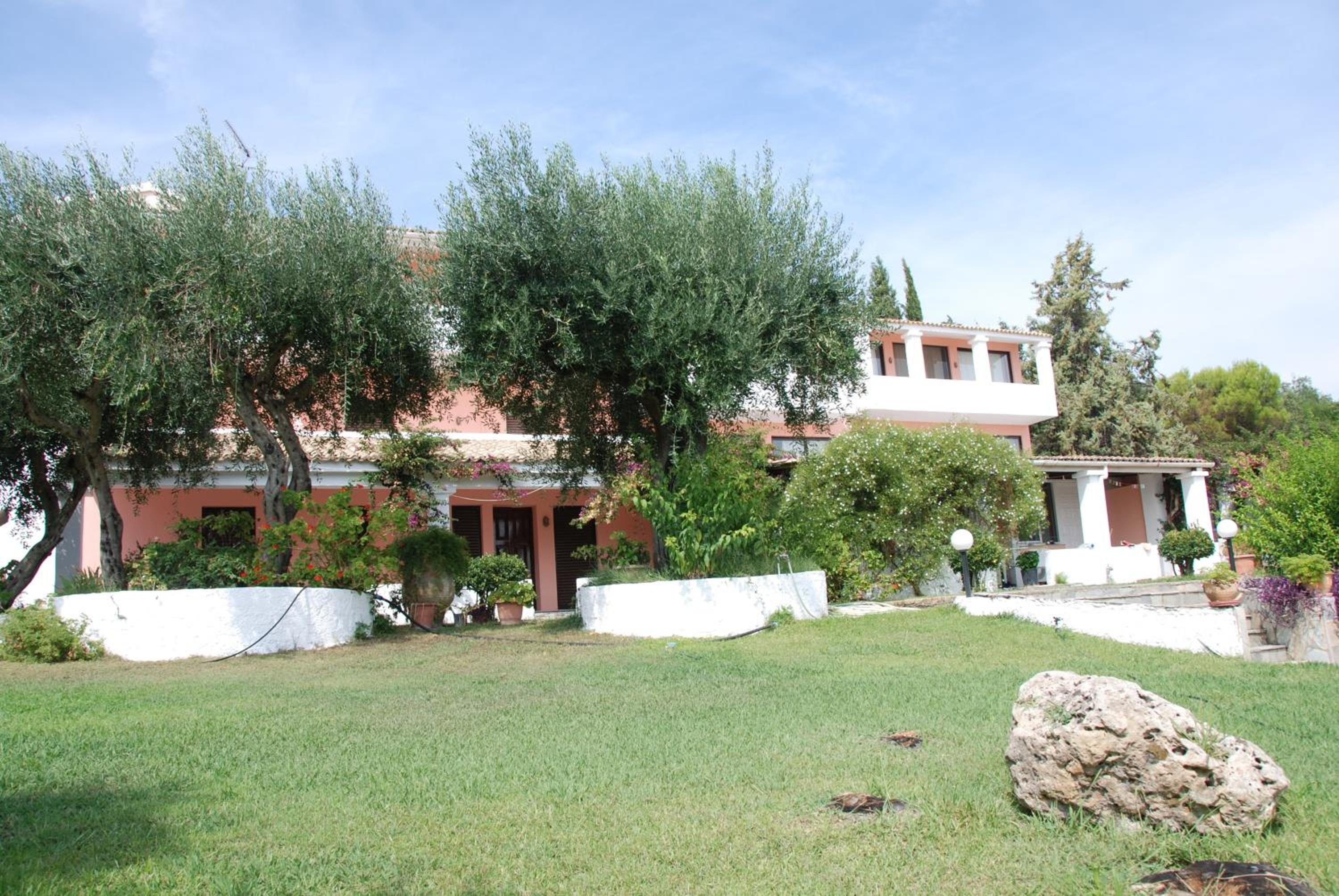 Penelope Apartment Hotel