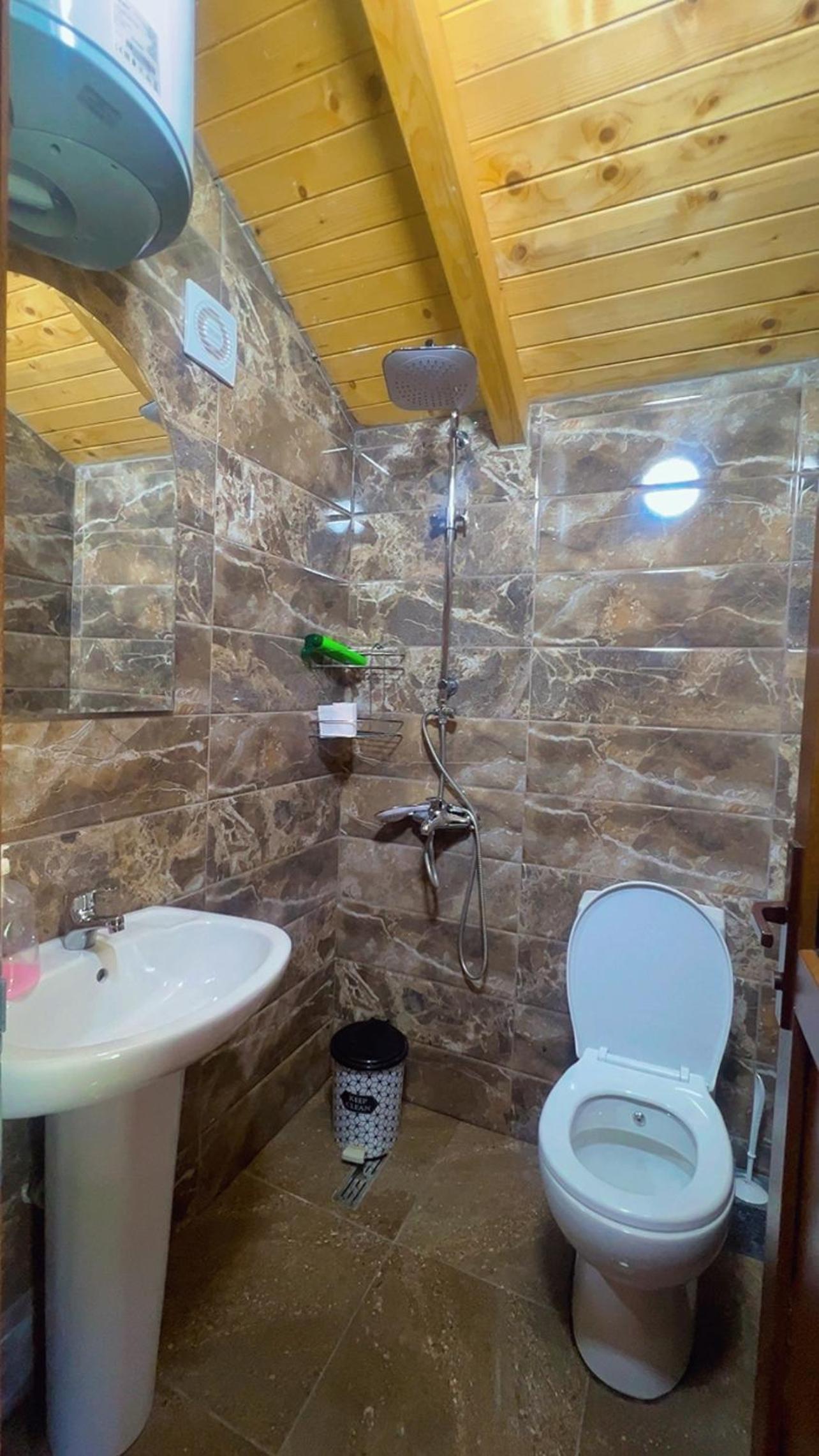 Hotel Krojet e Rrogamit photo 3