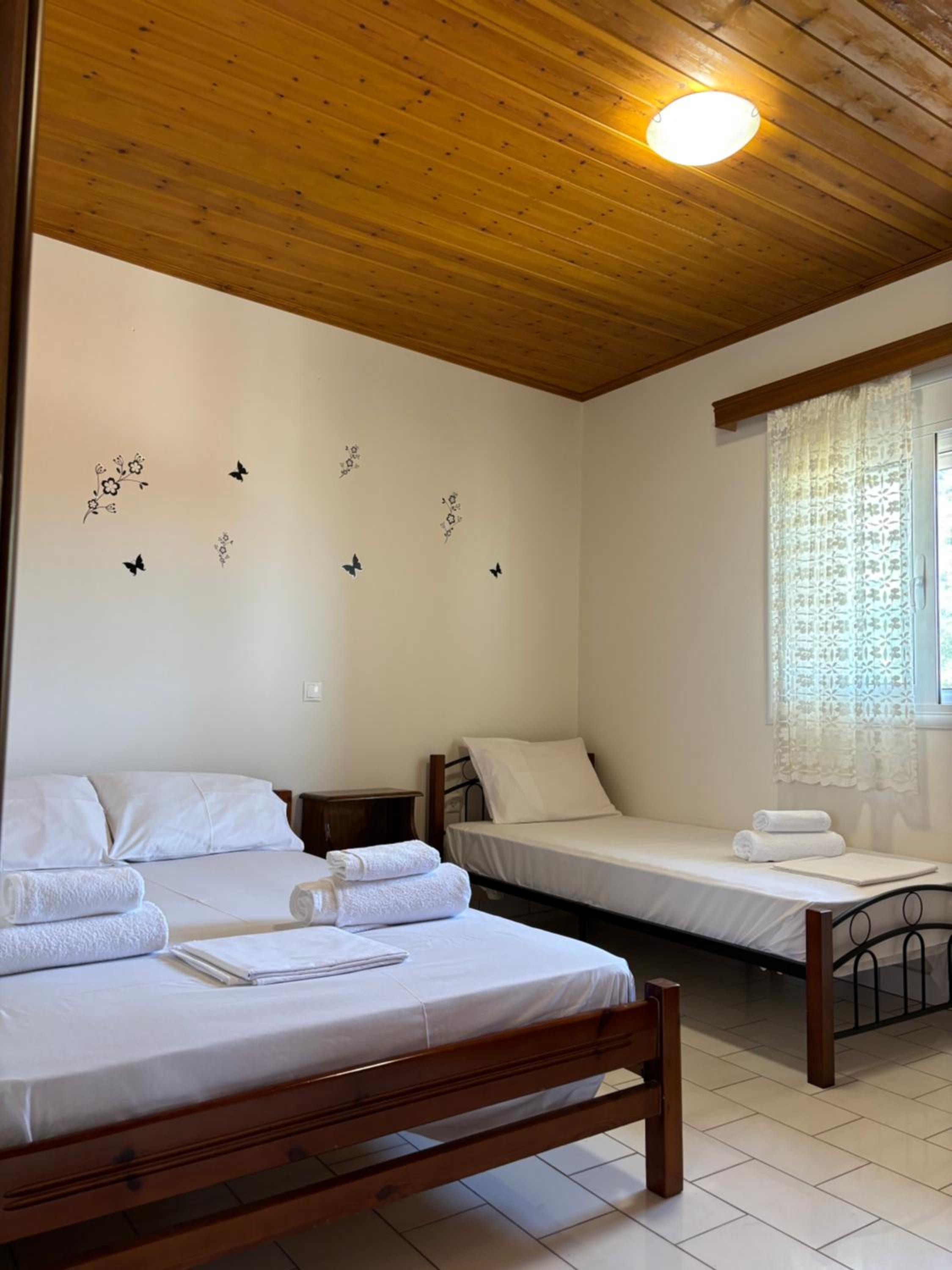 Tsiakos Apartment in Vryses view 4