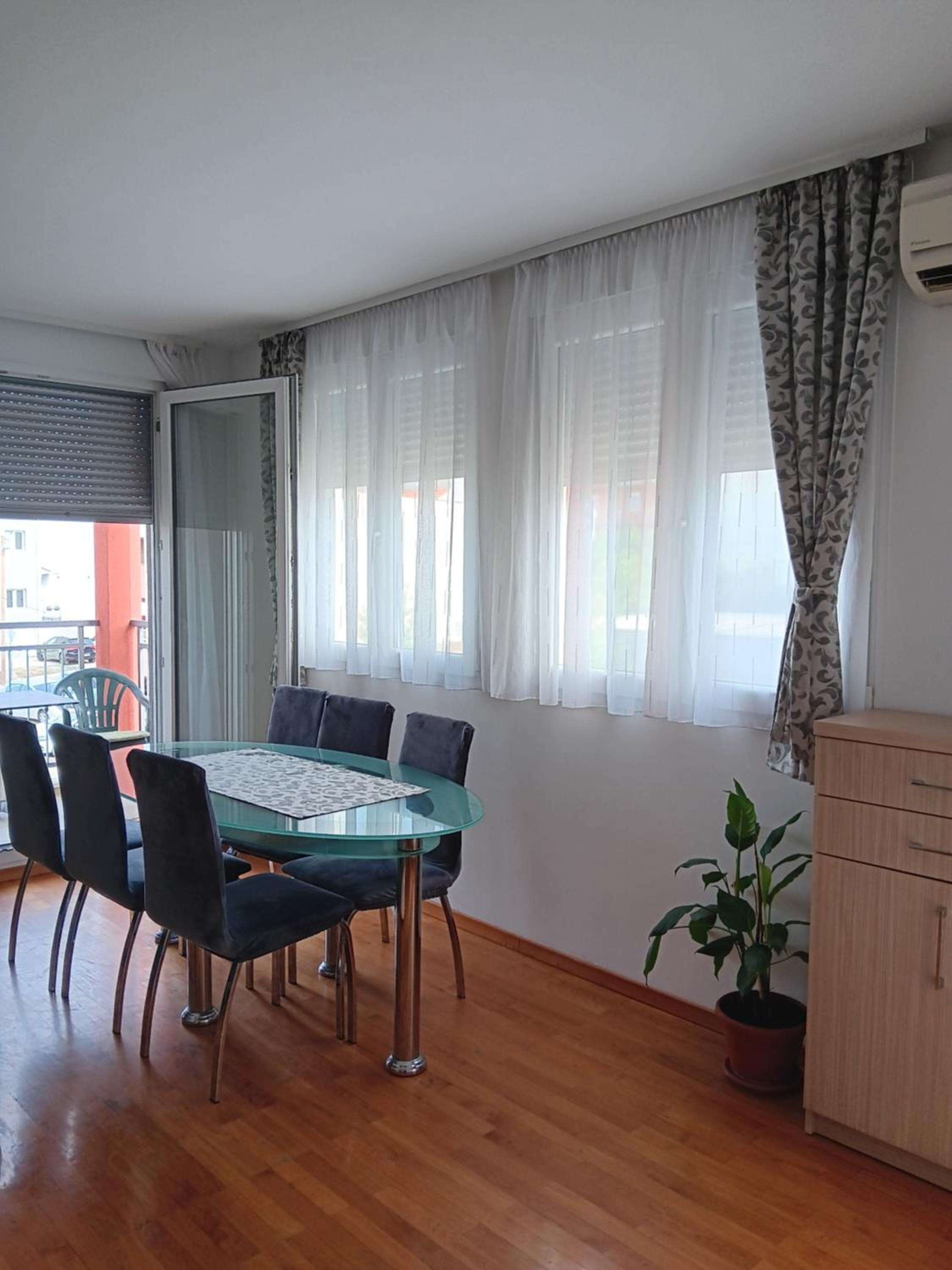 Apartment Auroraa Split view 4