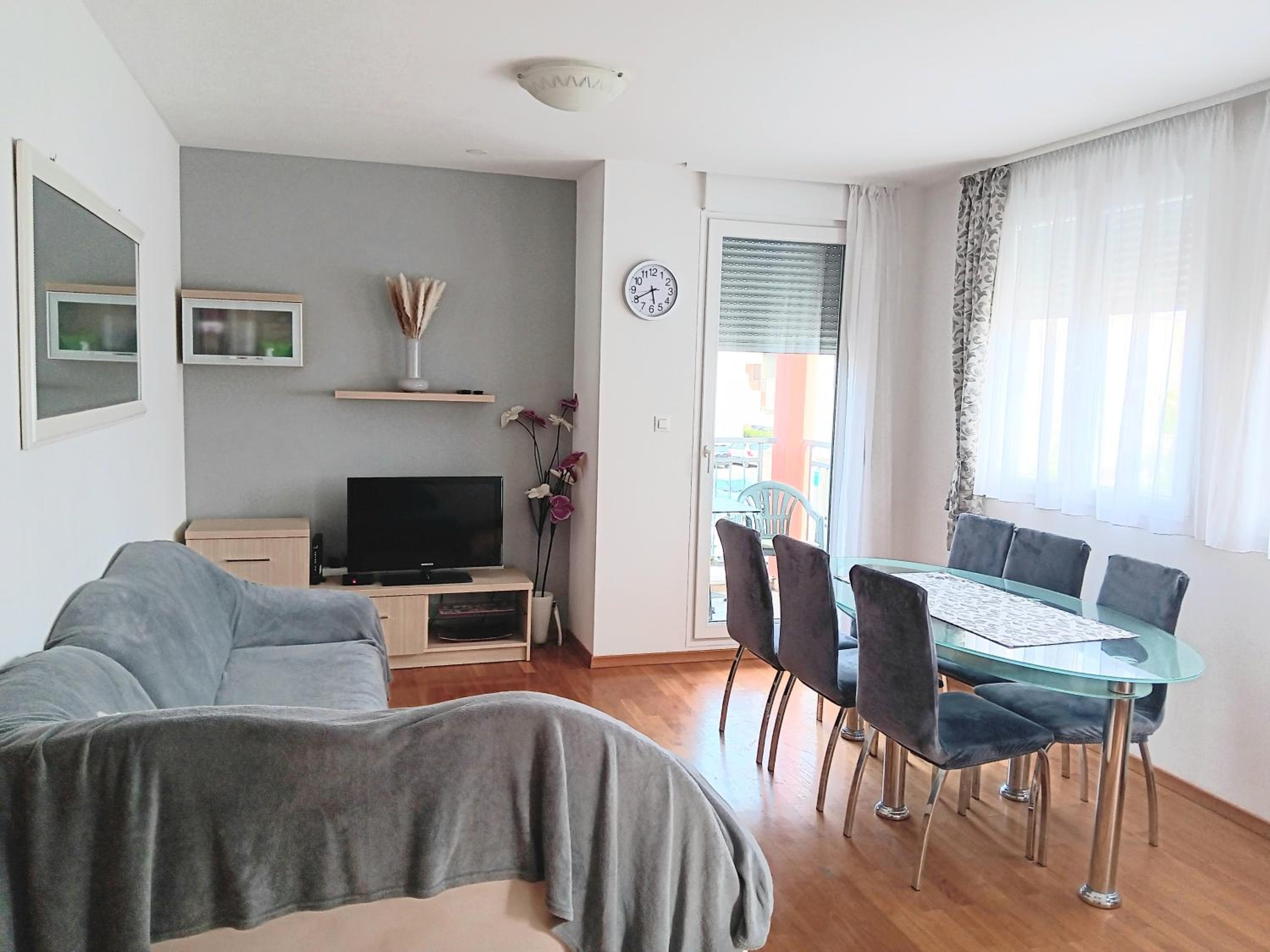 Apartment Auroraa Split view 3