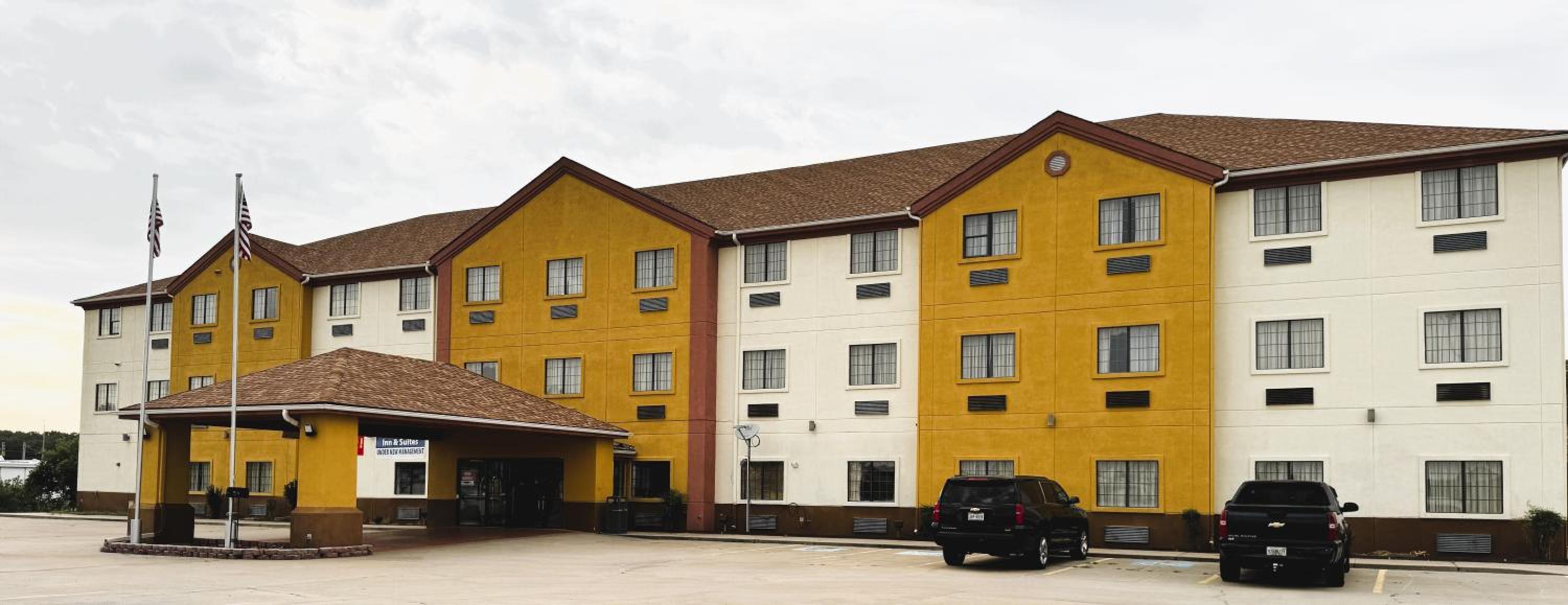 McAlester Vacations - McAlester Inn and Suites - Property Image 2