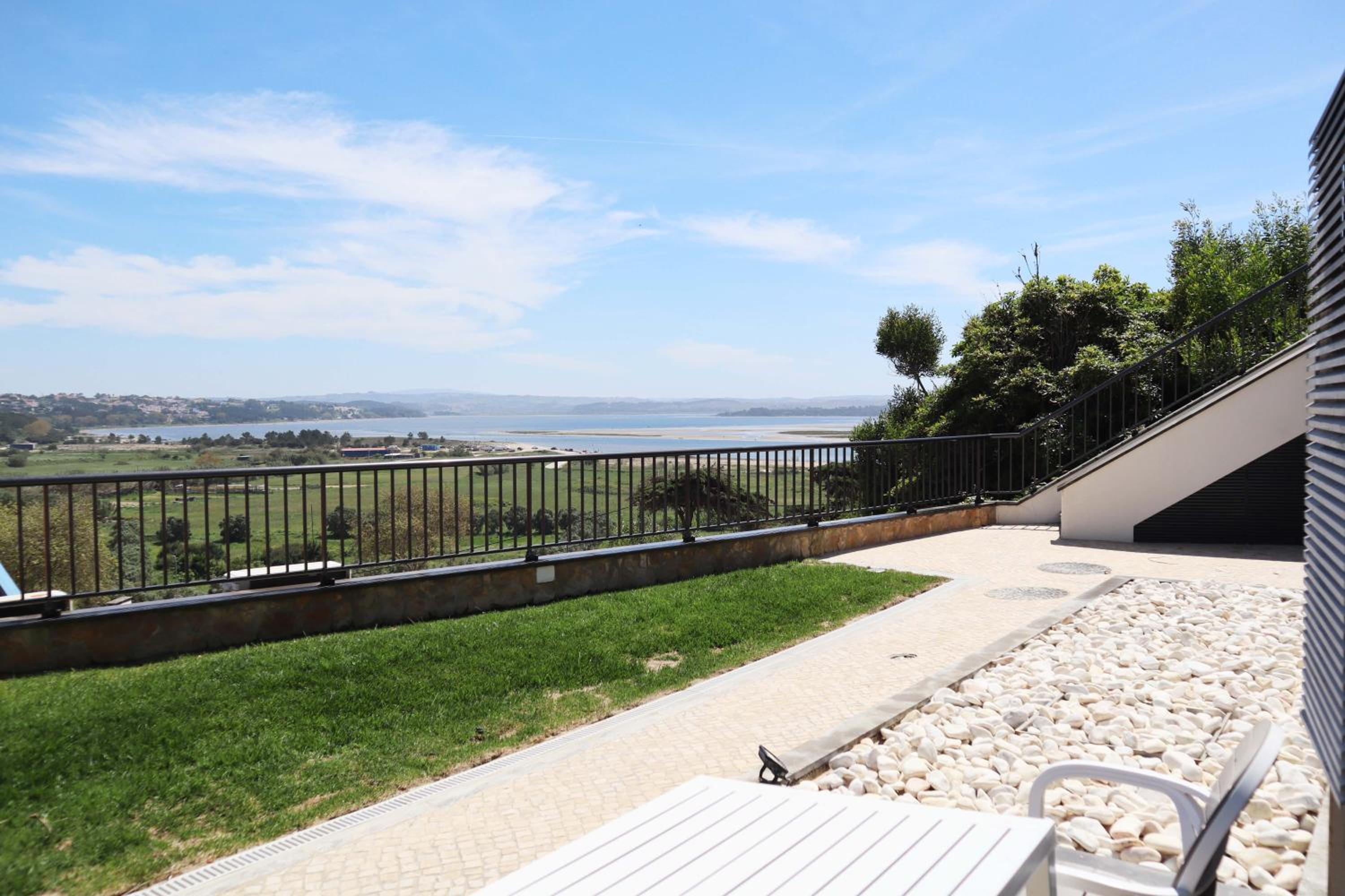 Hillside House Suites & Spa view 3