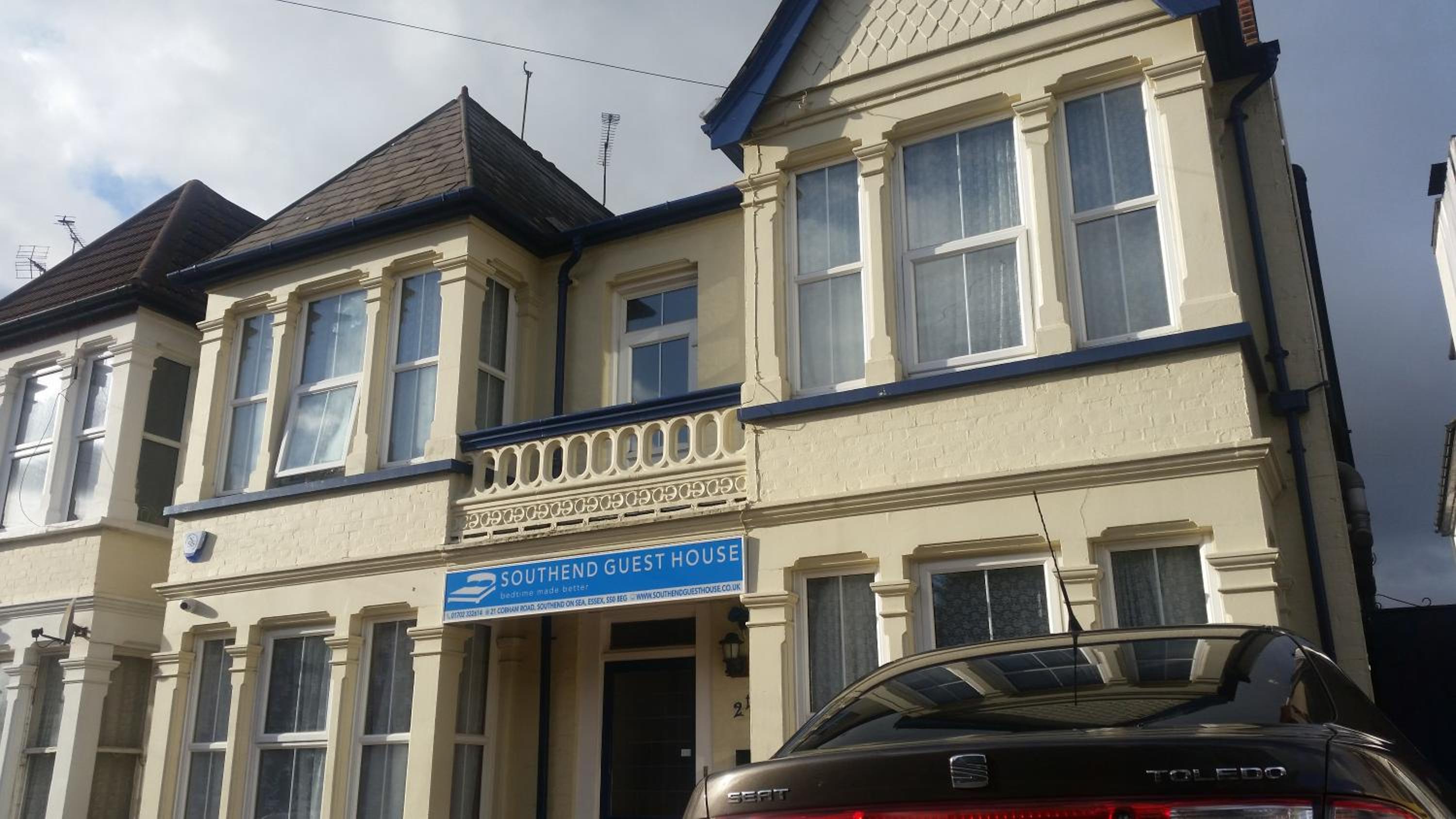 Southend Guest House - Close to Beach, Train Station & Southend Airport view 3