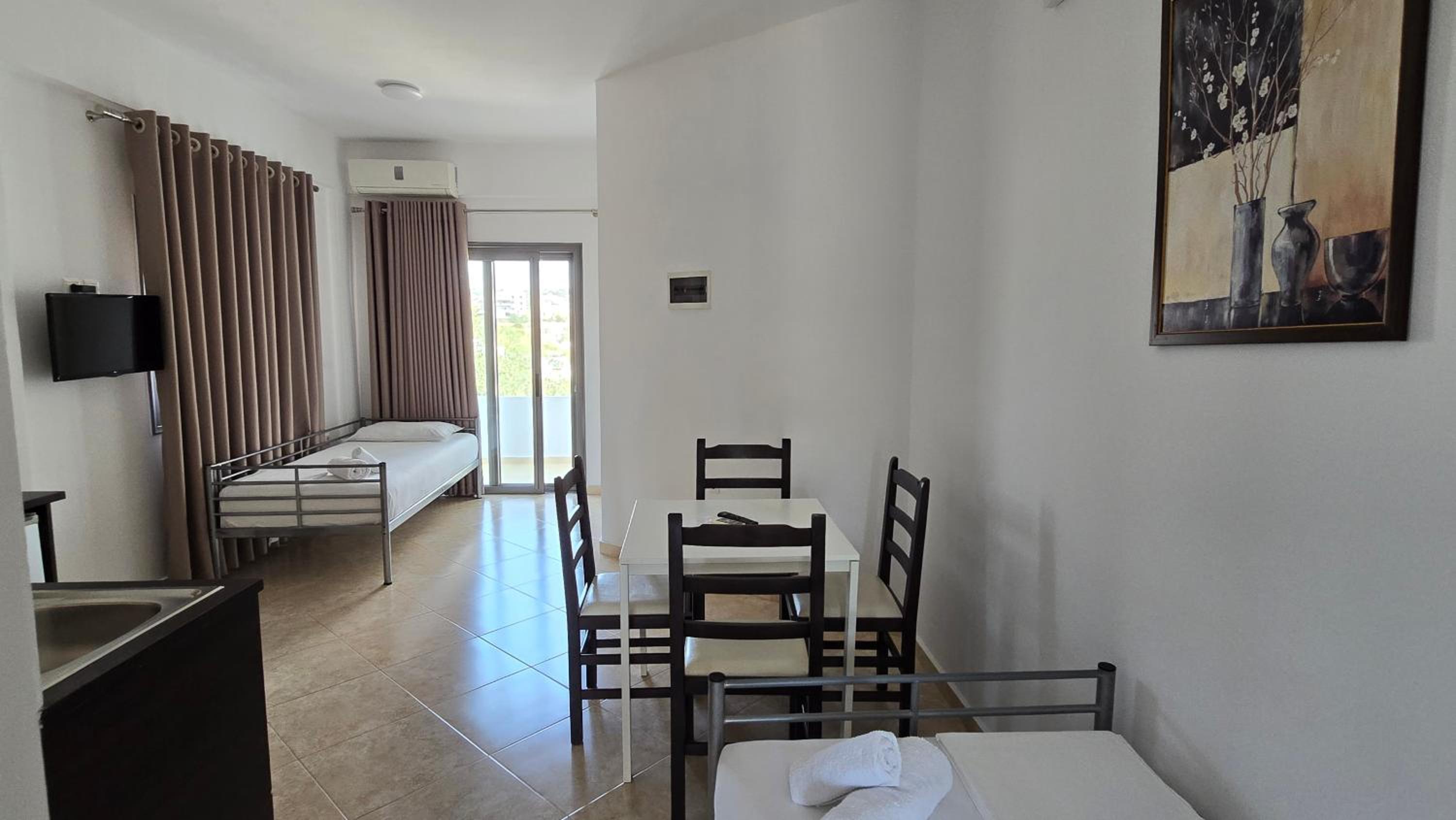 Erjon Apartments