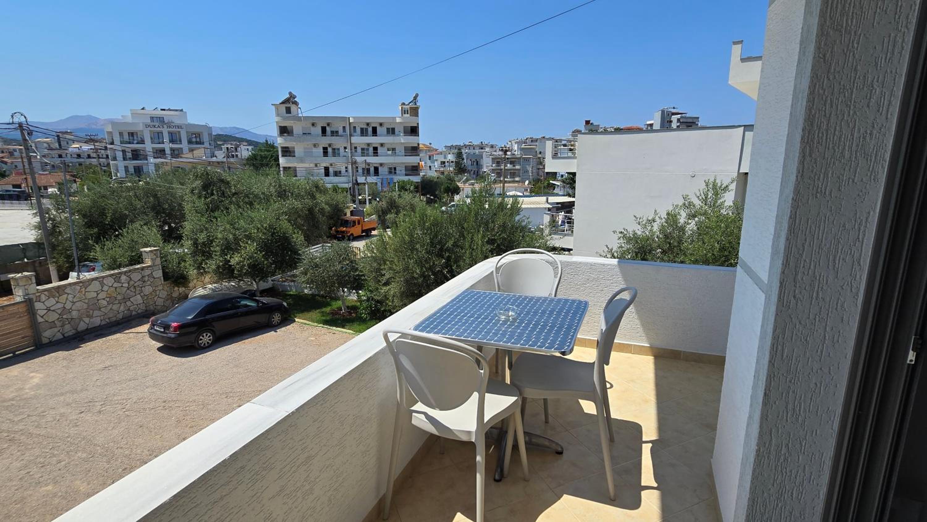 Erjon Apartments