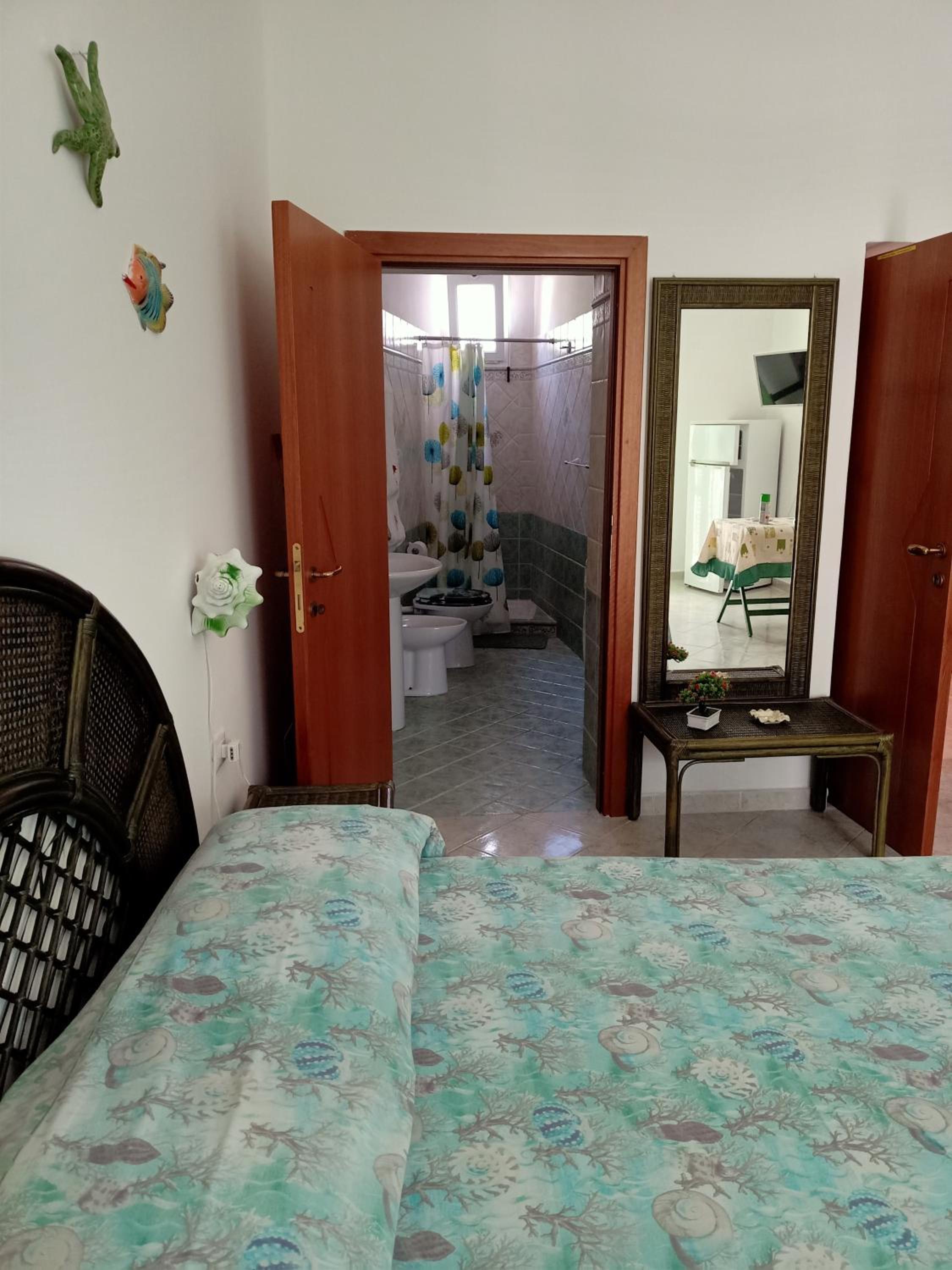 Monolocale con balcone conchiglie fiori a Le Forna photo 4