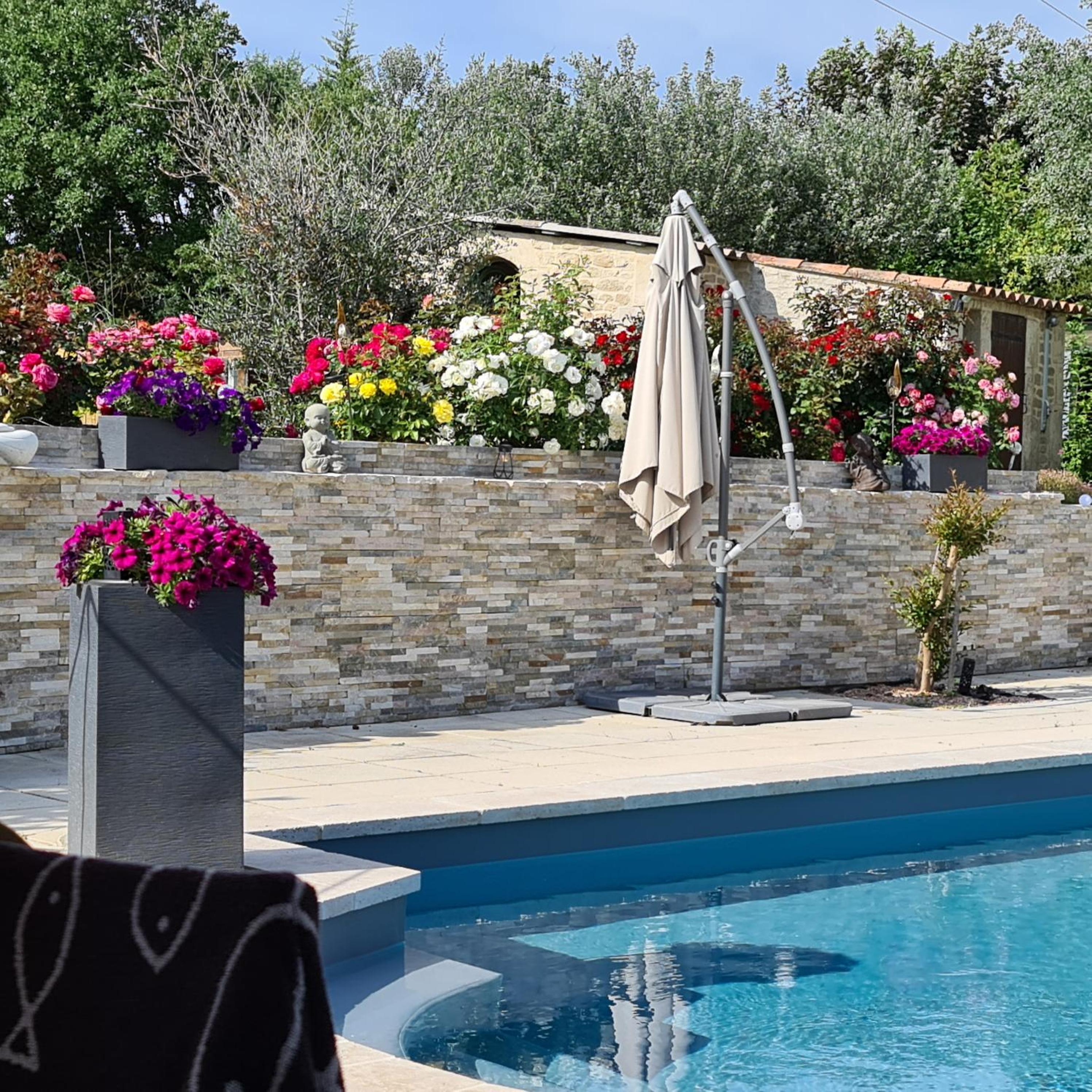 appartements dans villa privée avec piscine, jardin, parking clos, wifi, climatisation