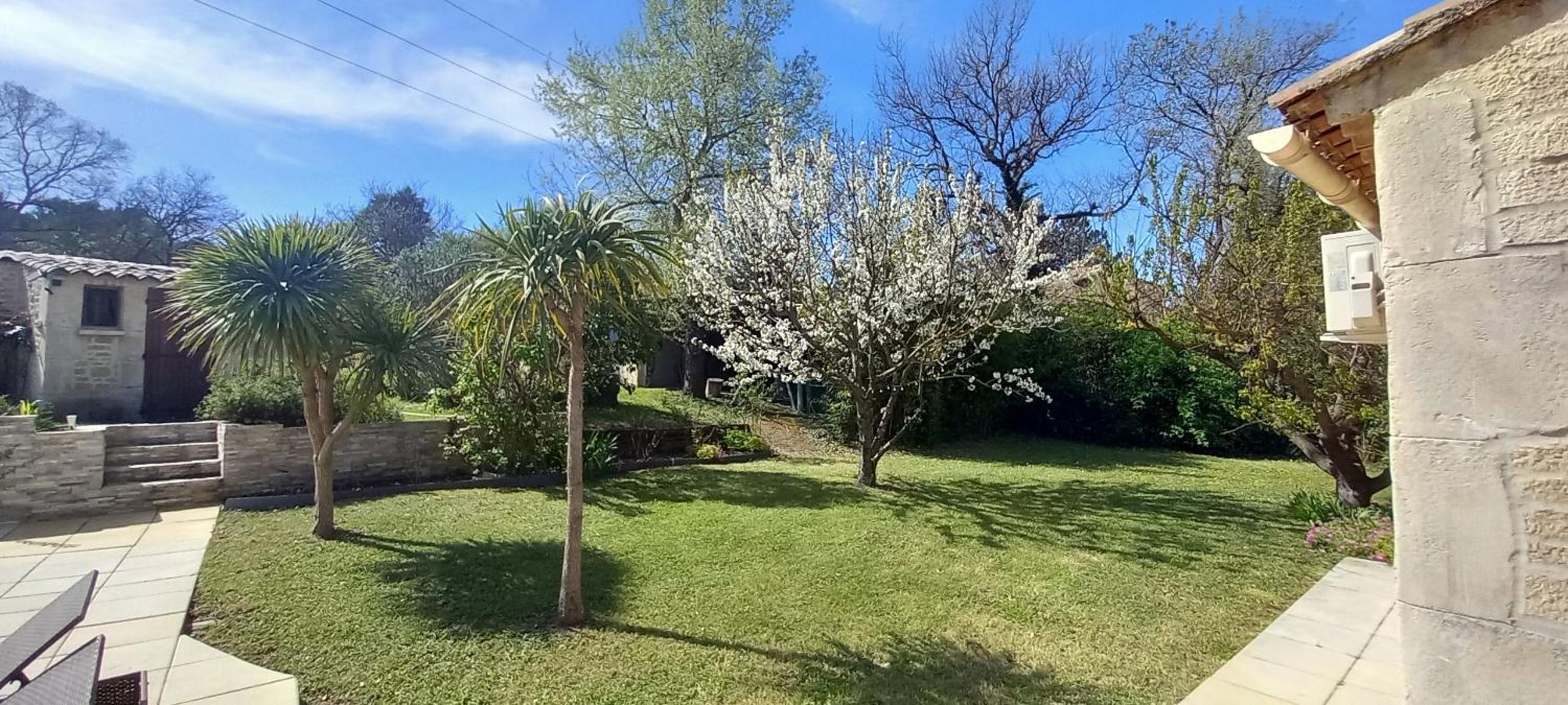 appartements dans villa privée avec piscine, jardin, parking clos, wifi, climatisation