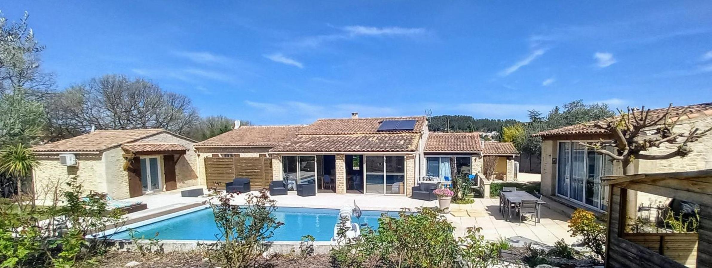 appartements dans villa privée avec piscine, jardin, parking clos, wifi, climatisation