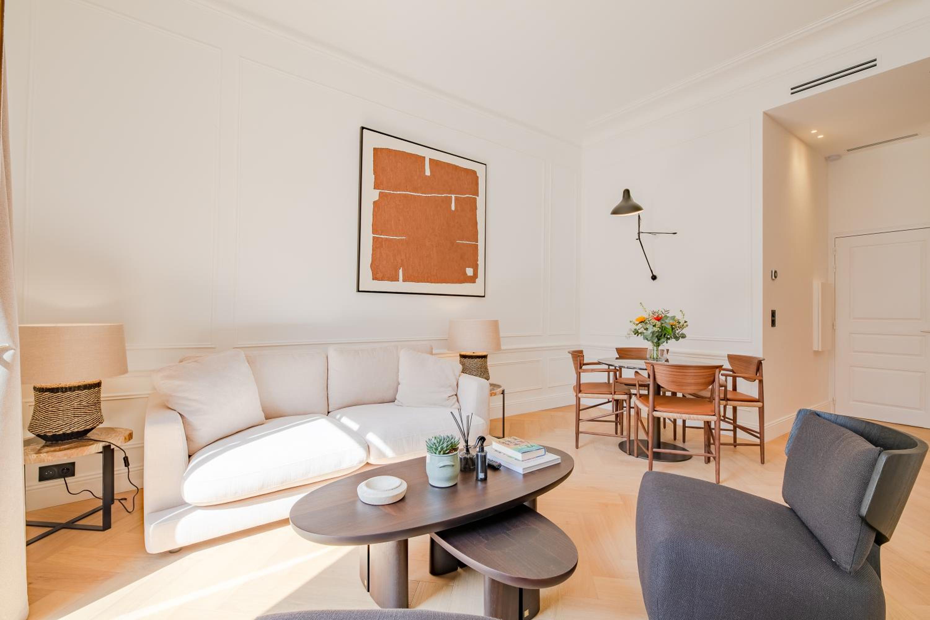 La Guitare 22 - Spacious 1 BR apartment in the center of Cannes, right behind Grand Hotel