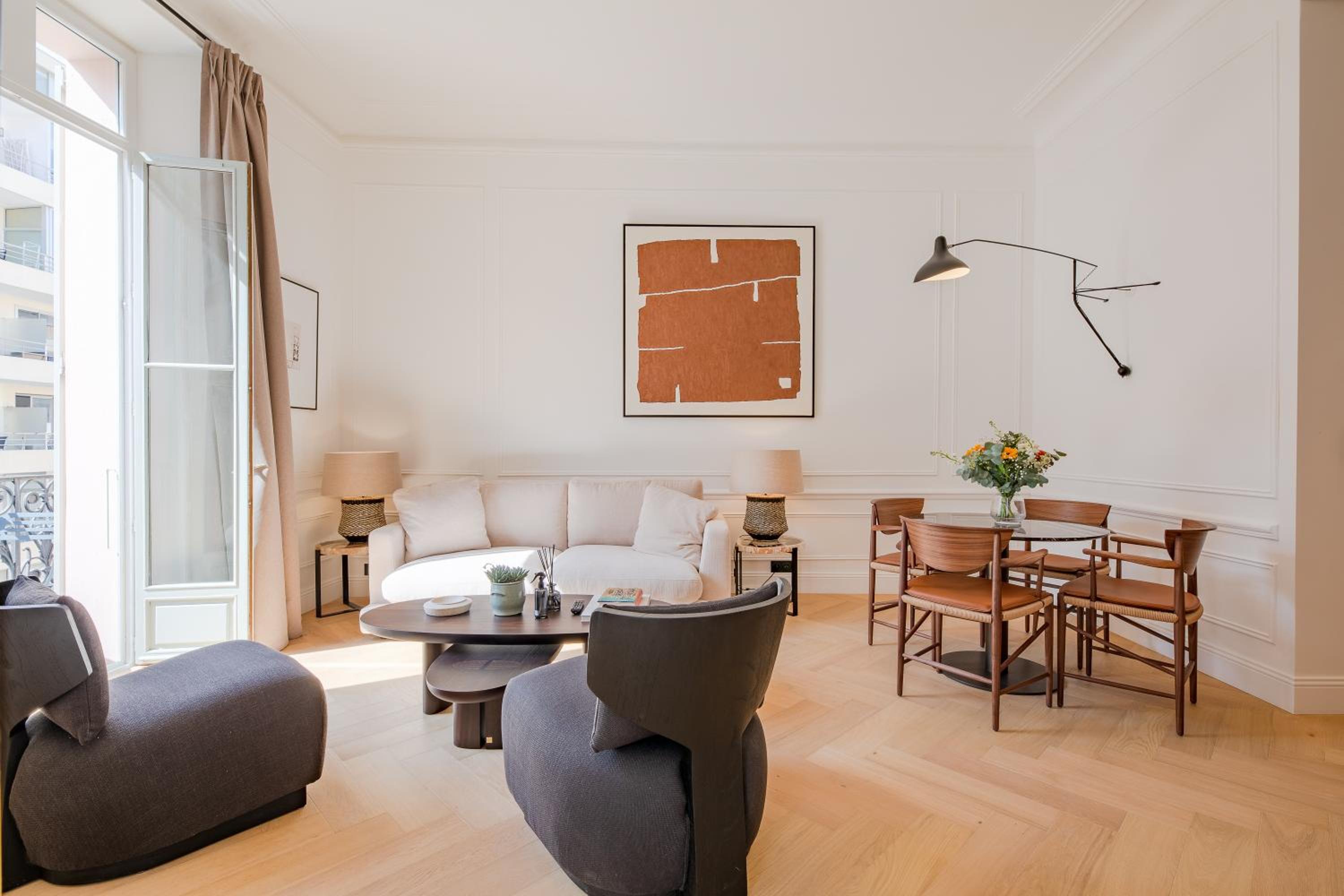 La Guitare 22 - Spacious 1 BR apartment in the center of Cannes, right behind Grand Hotel