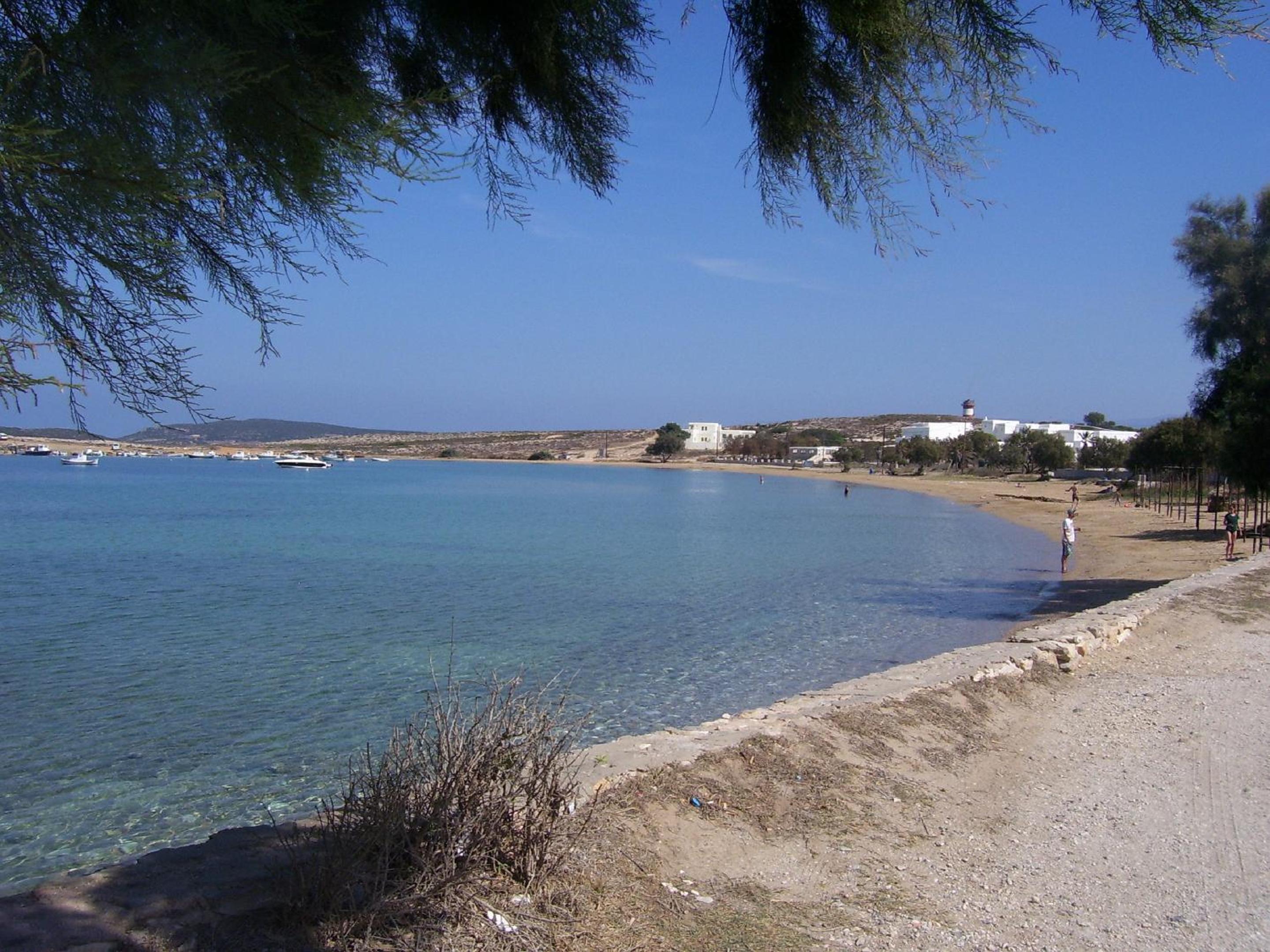 Roussos Beach Hotel