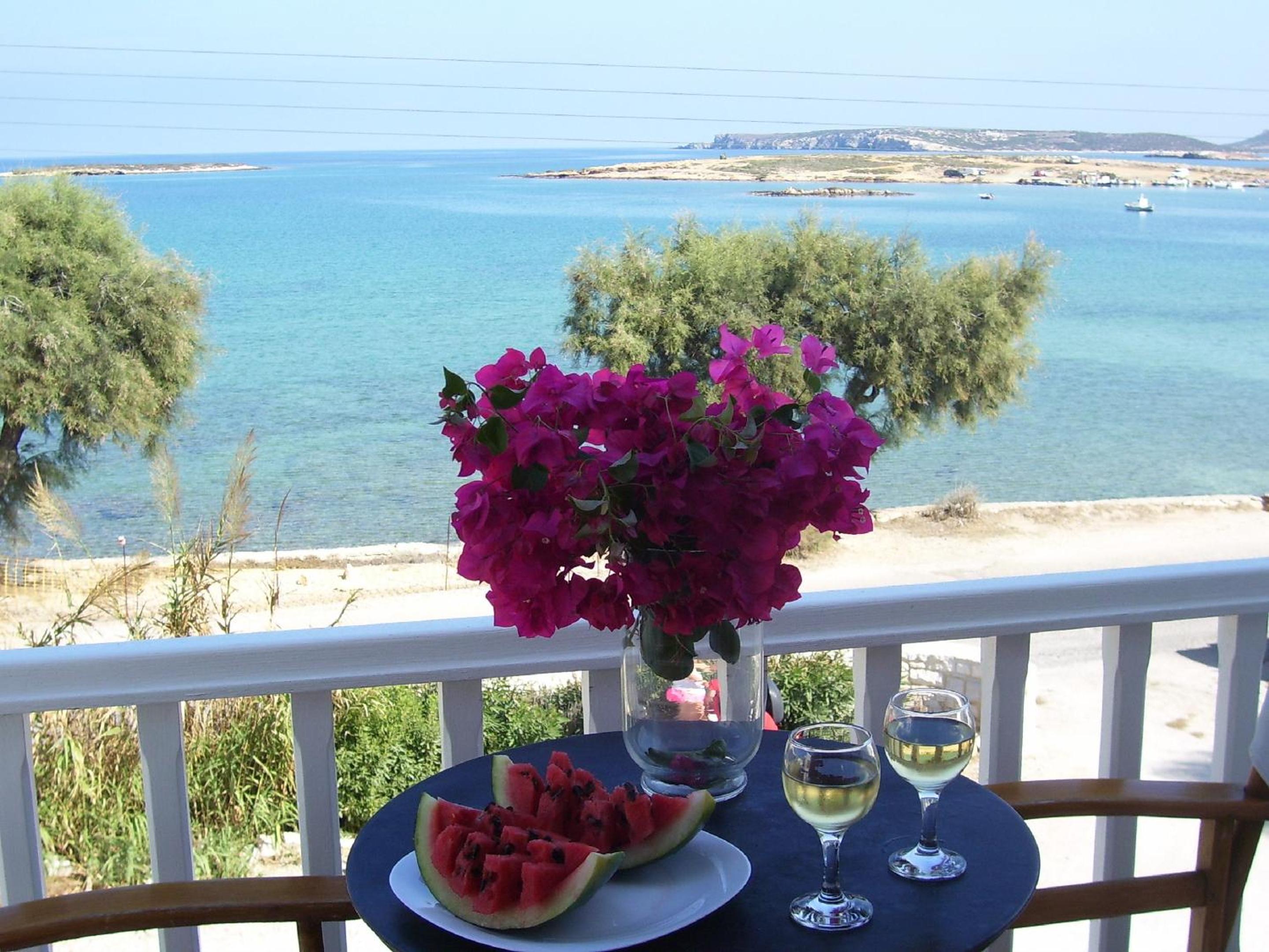 Roussos Beach Hotel