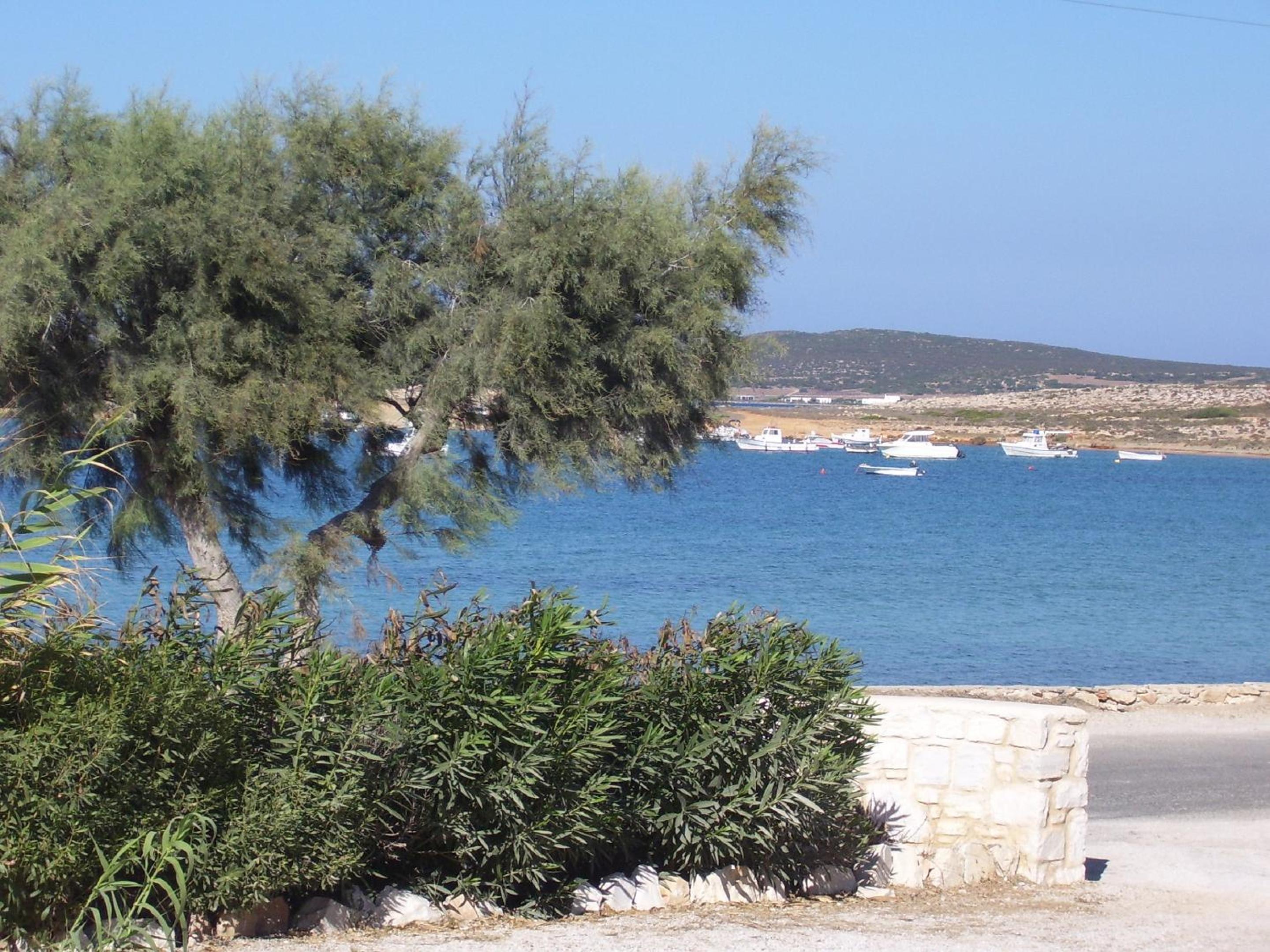 Roussos Beach Hotel