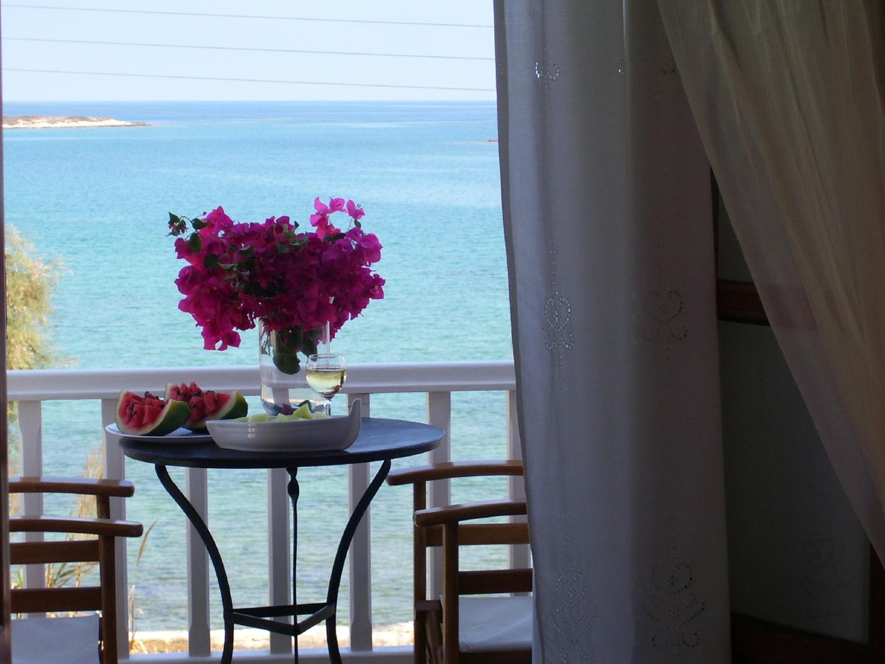 Roussos Beach Hotel