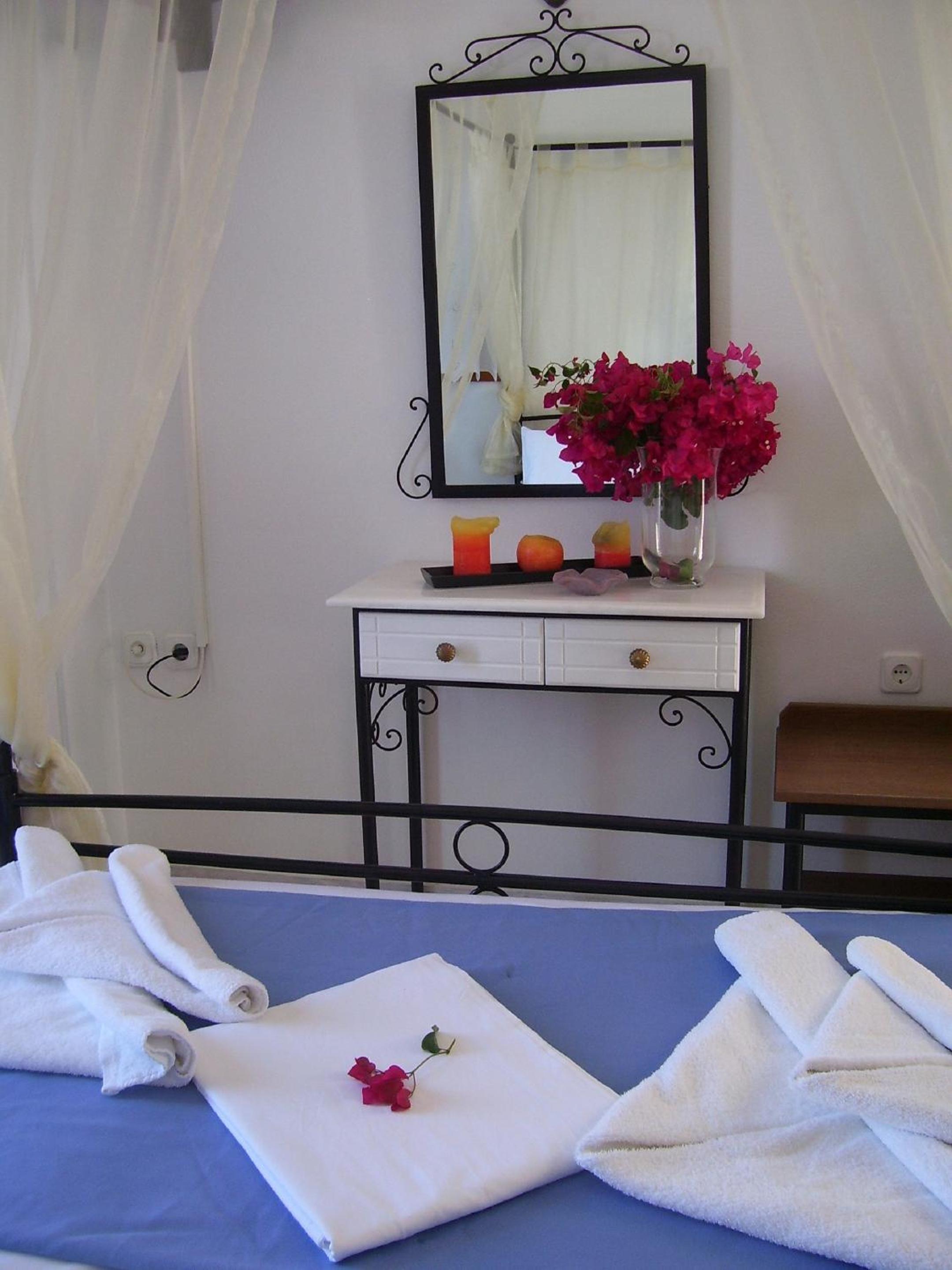 Roussos Beach Hotel