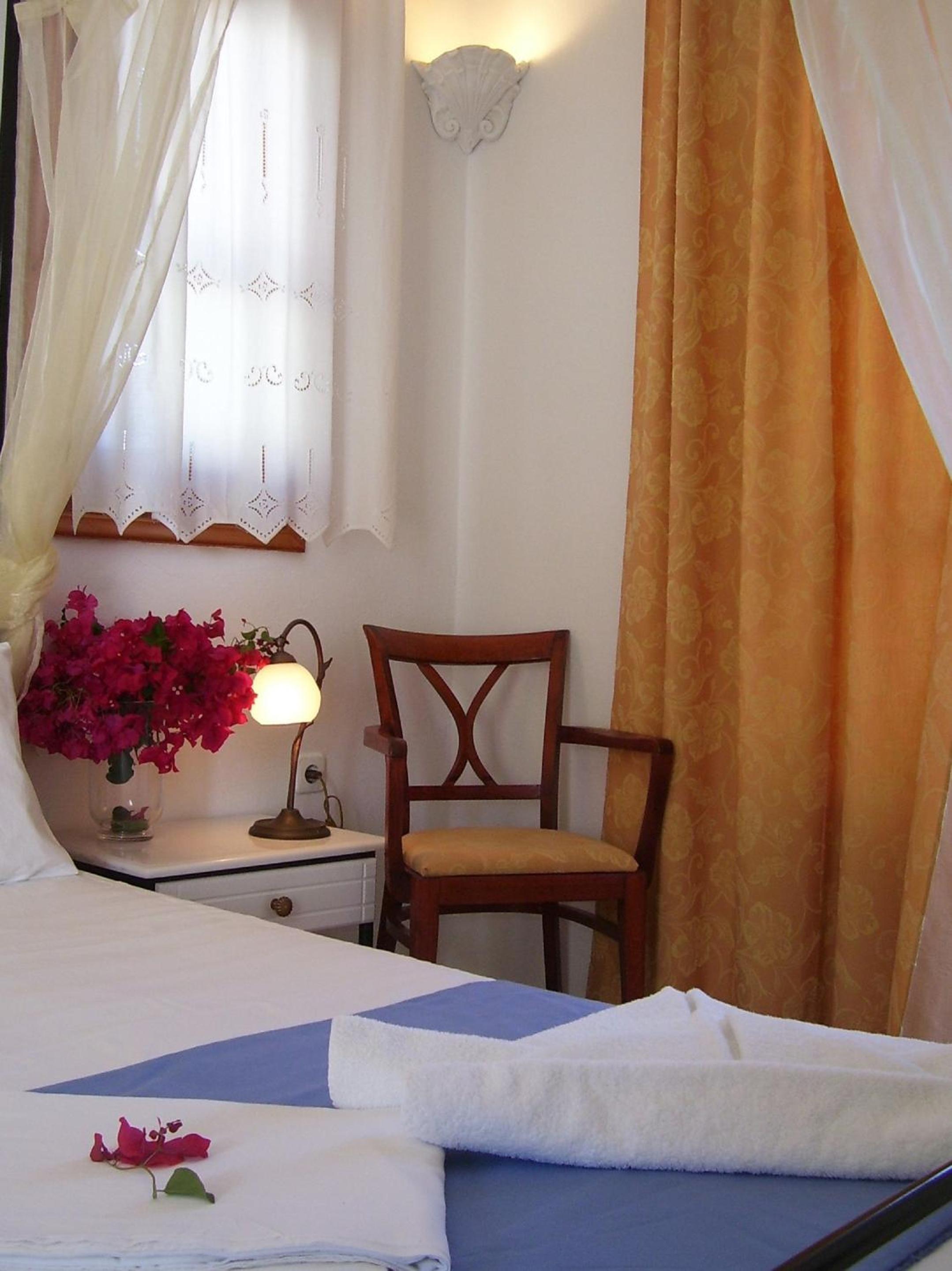 Roussos Beach Hotel
