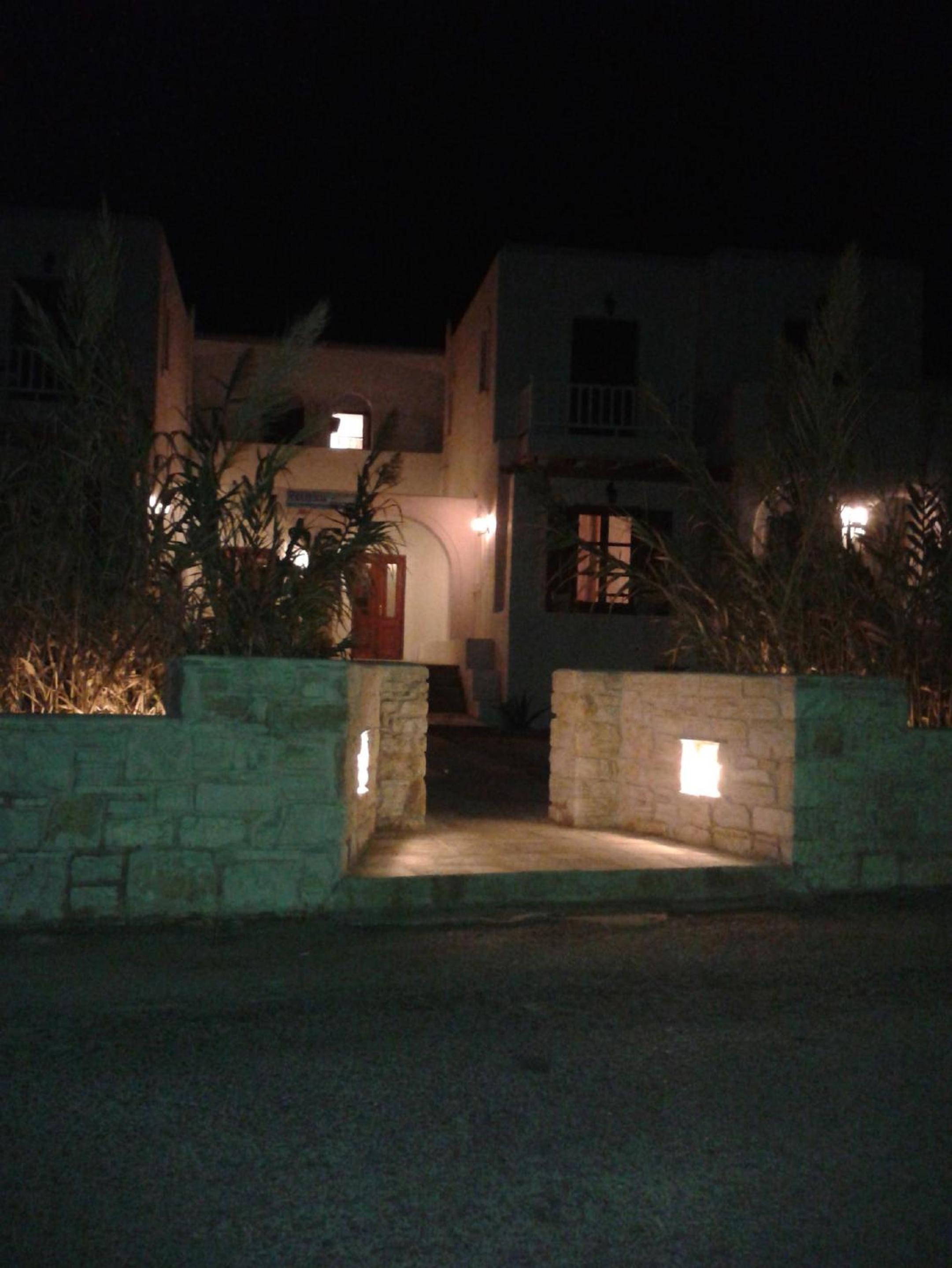 Roussos Beach Hotel