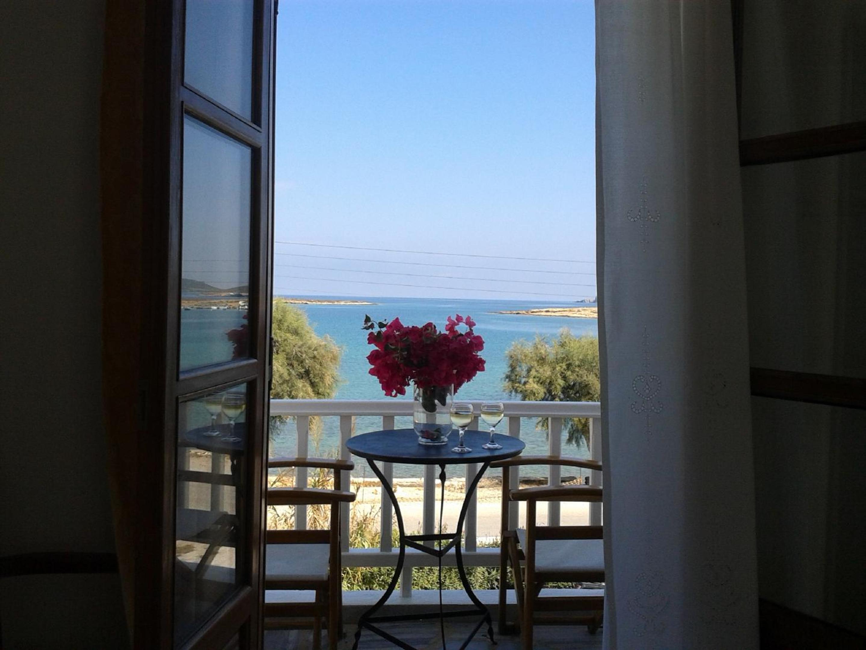 Roussos Beach Hotel