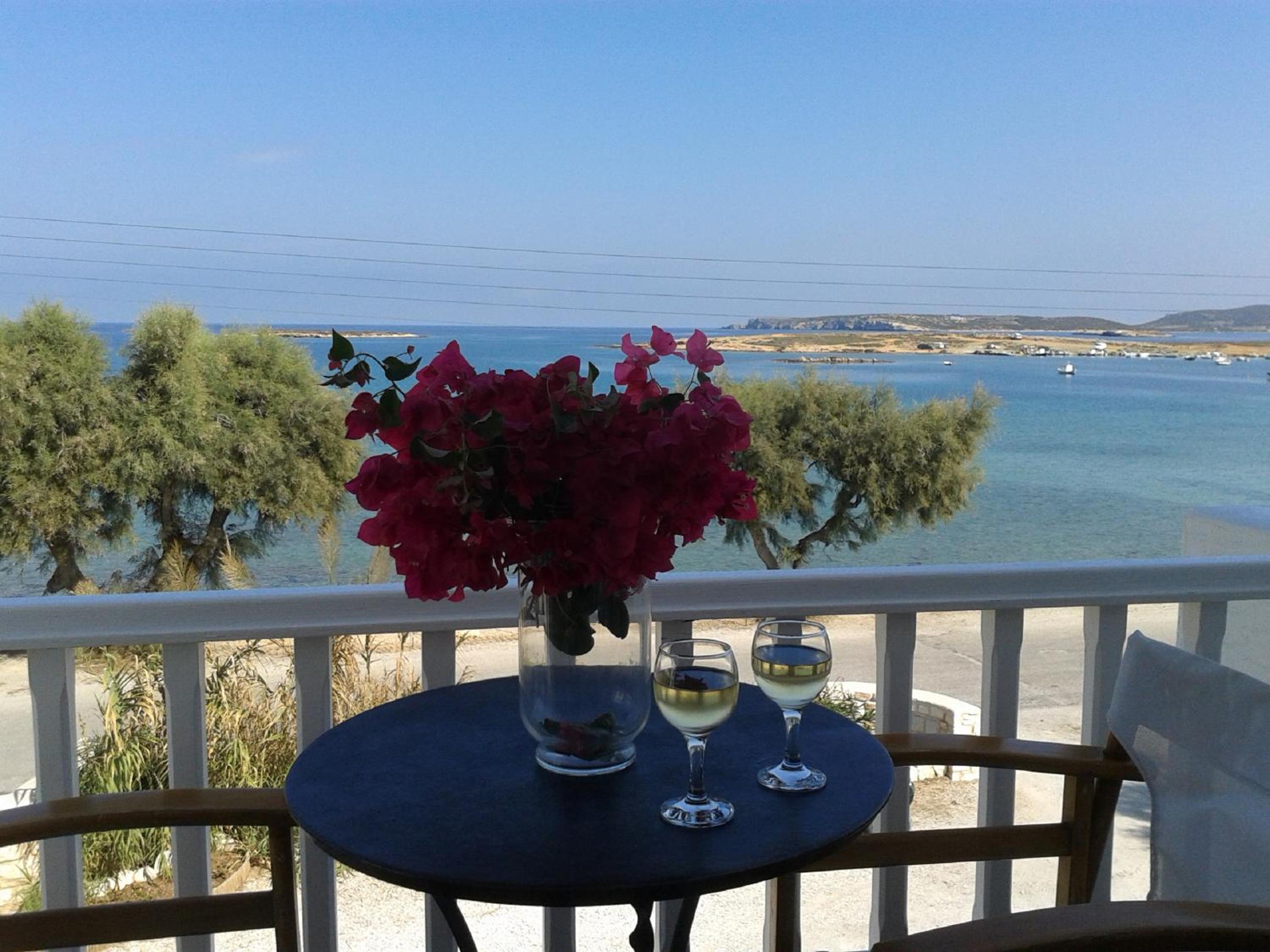 Roussos Beach Hotel