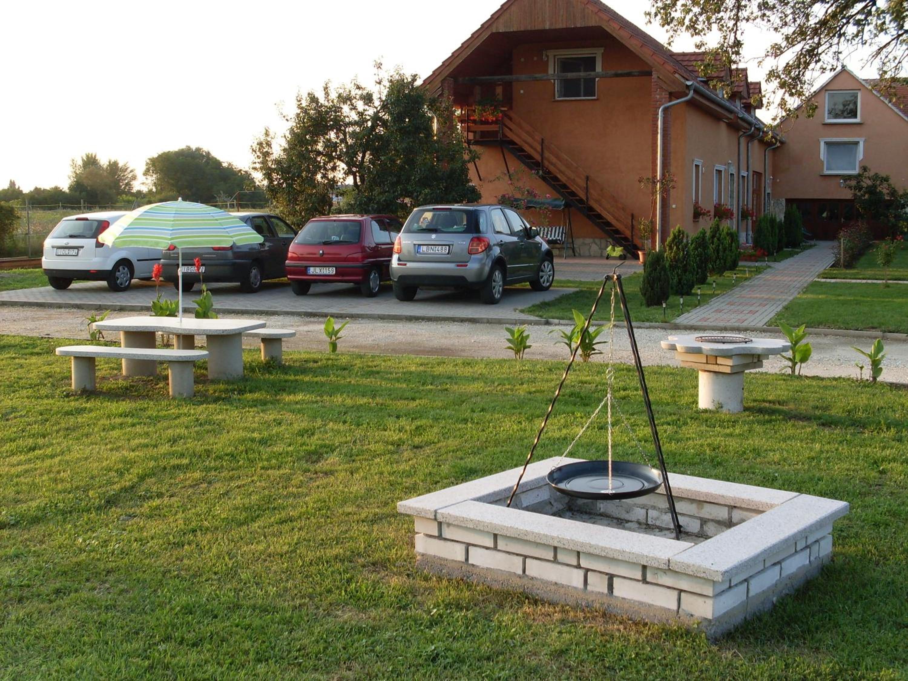 István Apartman