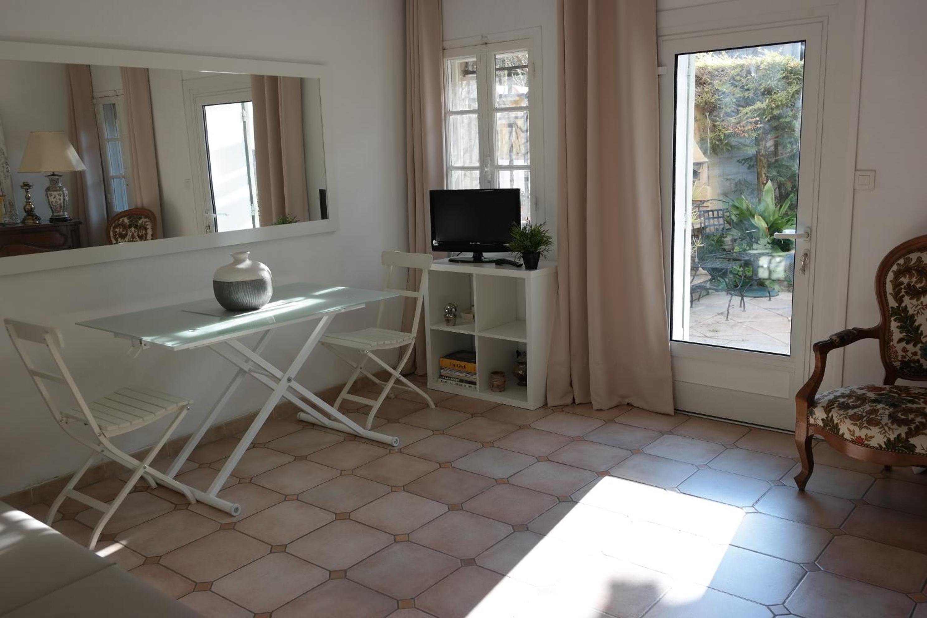 Arles les Alyscamps