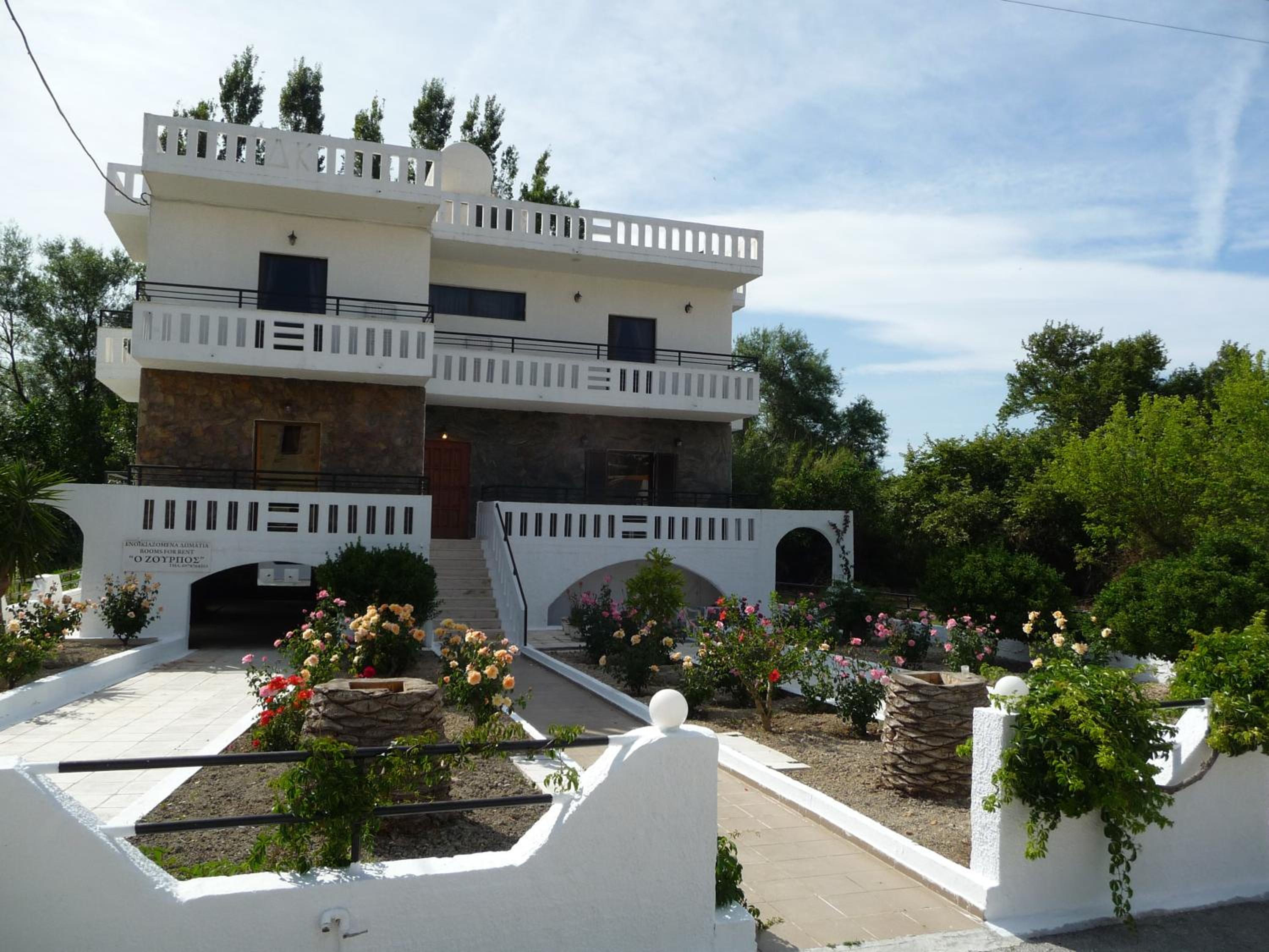 Zourpos Studios & Apartments photo 2