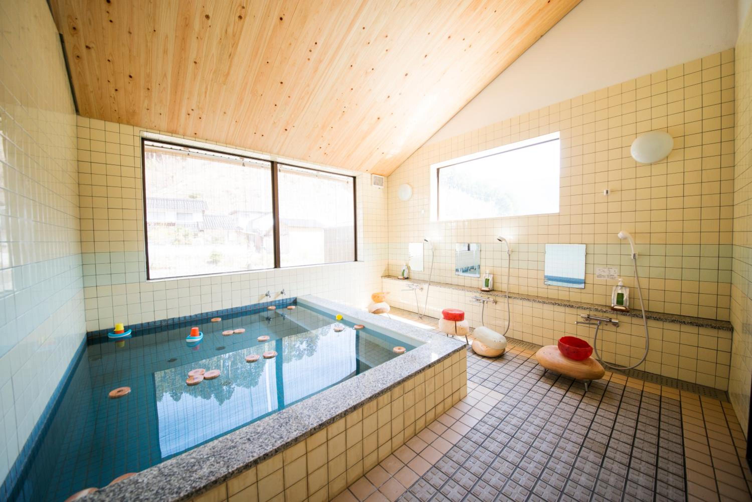 Awakura-onsen Motoyu
