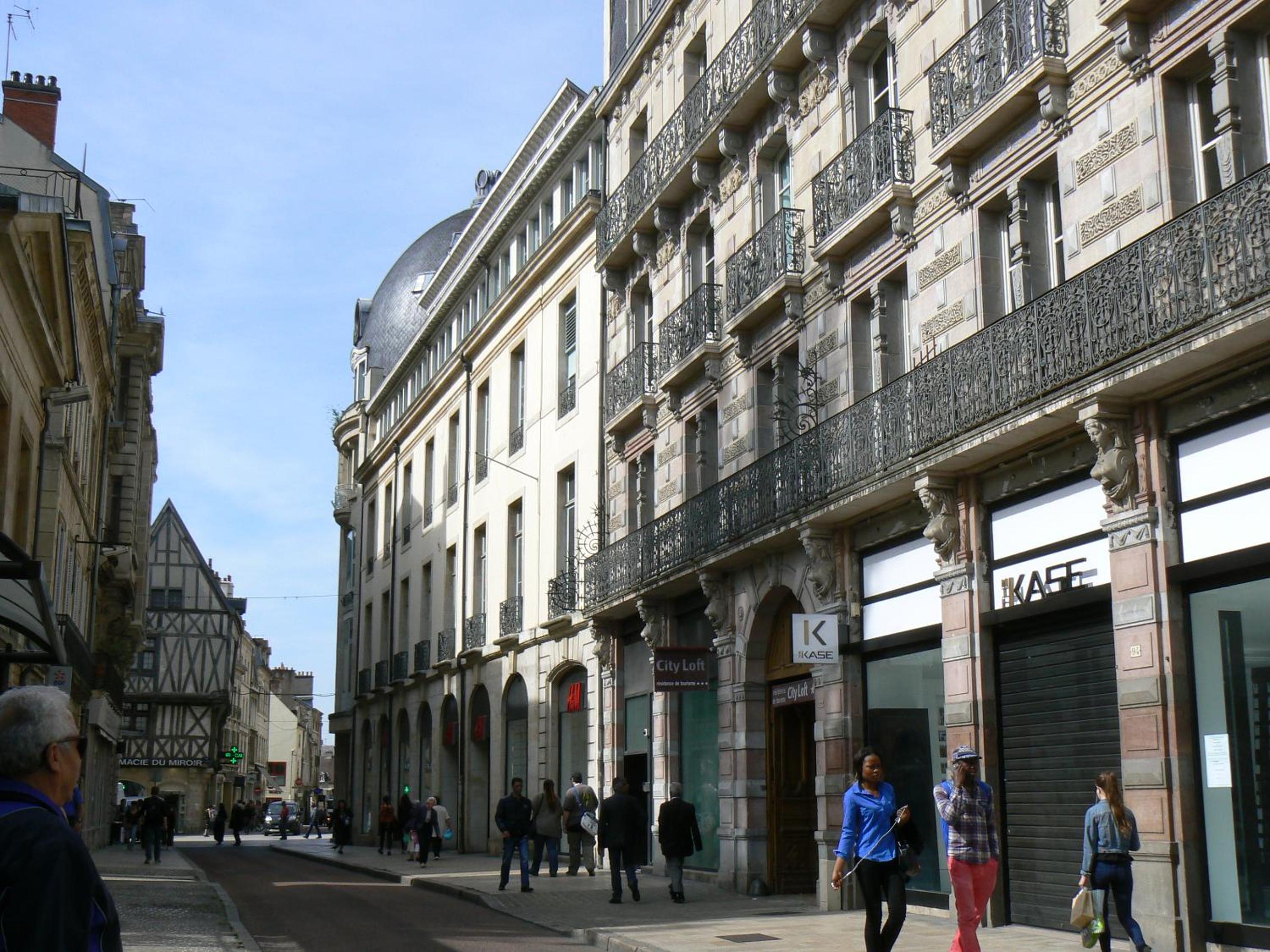 Studio Lumineux, Coeur De Ville