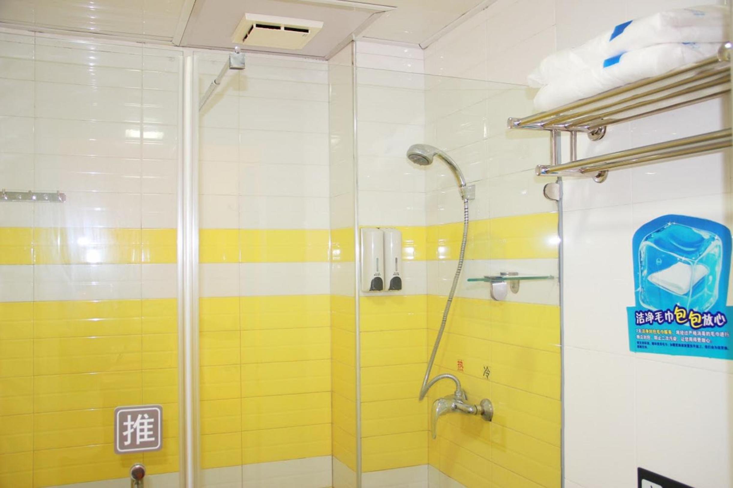 7Days Inn Huayin Huashan Scenic Spot