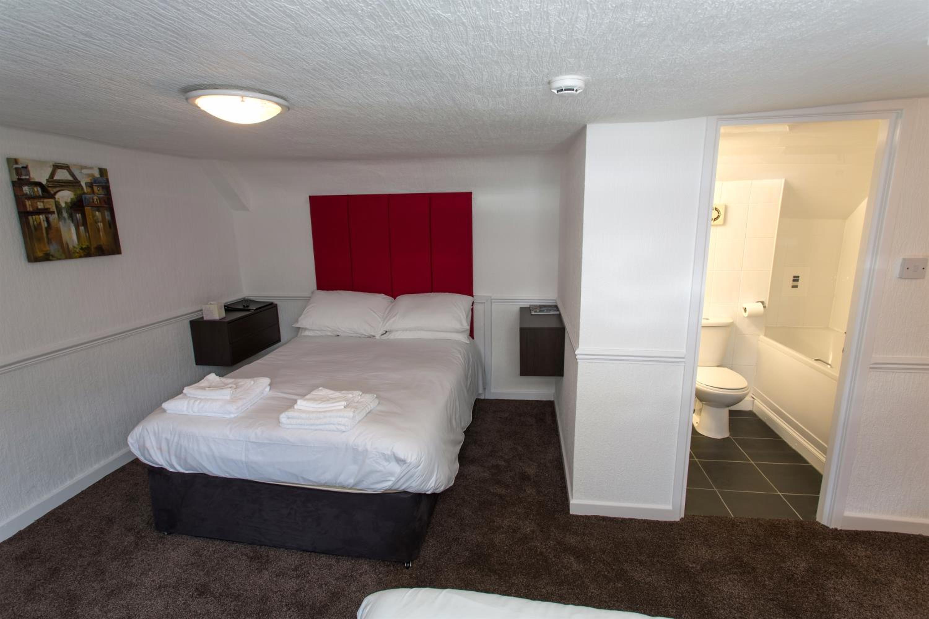 Hartlepool Vacations - Trinity Guest House - Property Image 4