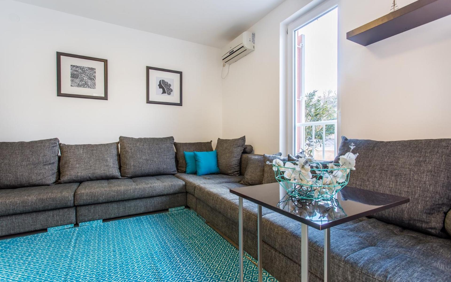 Apartments Adria Garden view 3