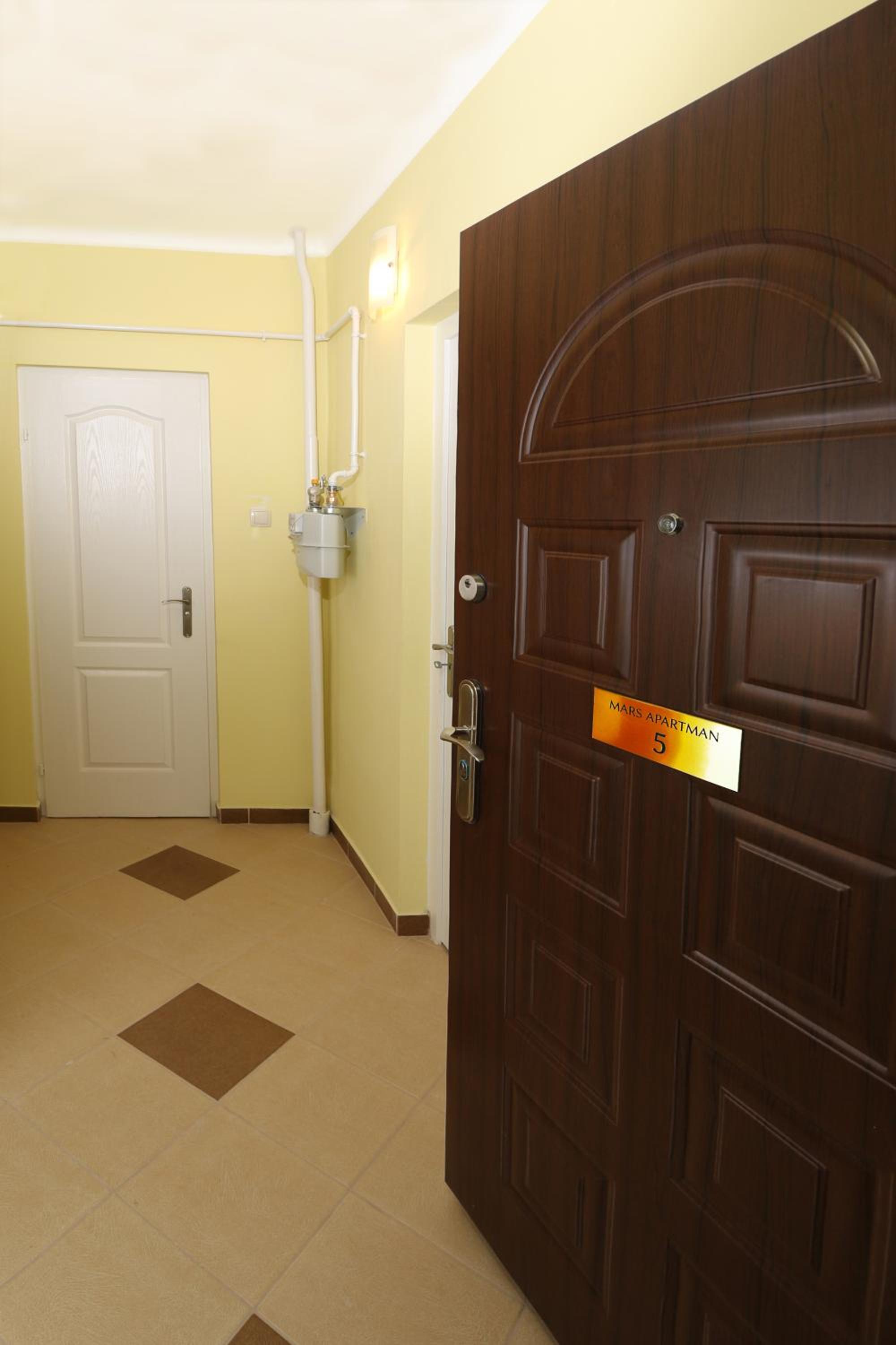 Mars II. Apartman