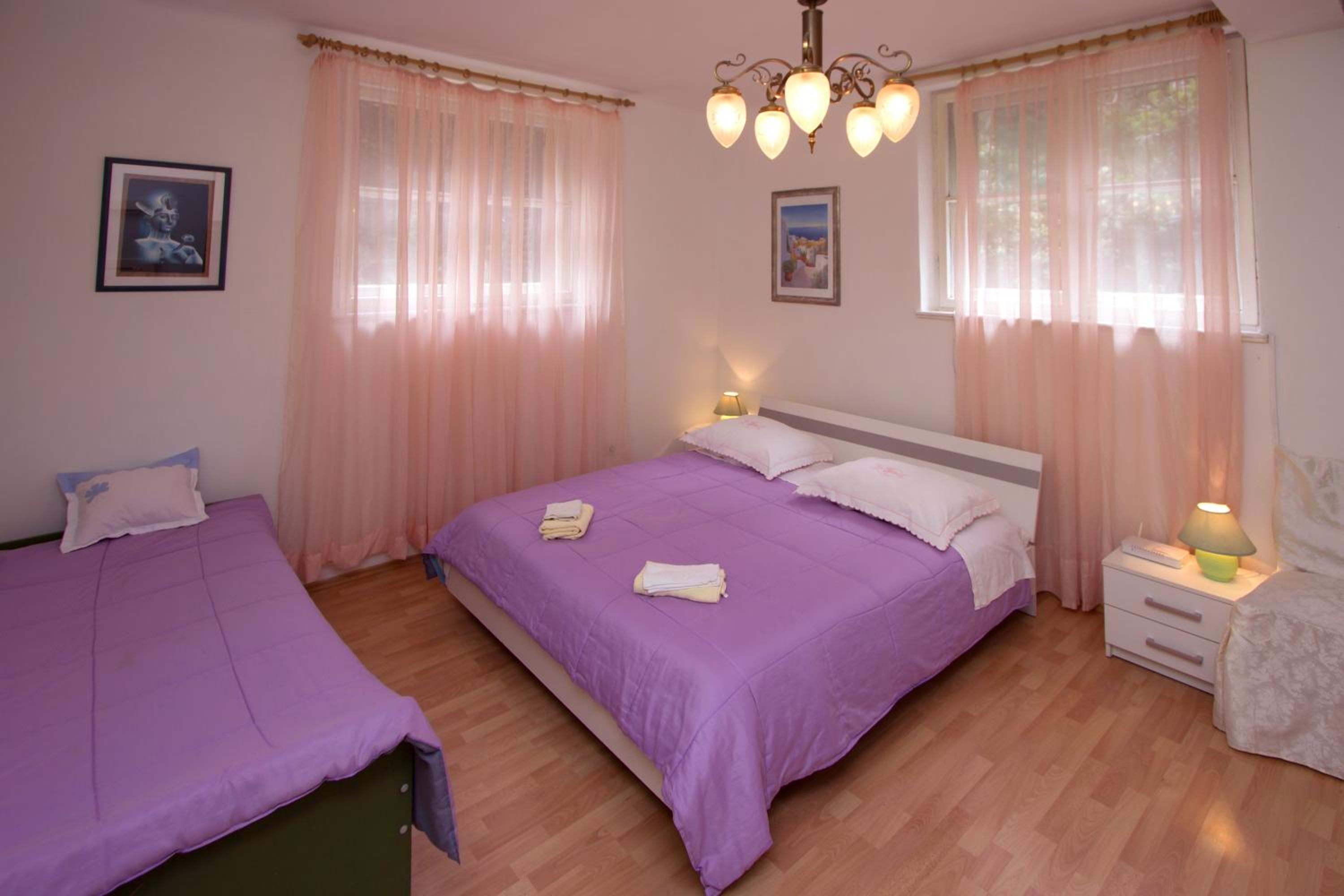 Guest house with garden - Zuvan view 4
