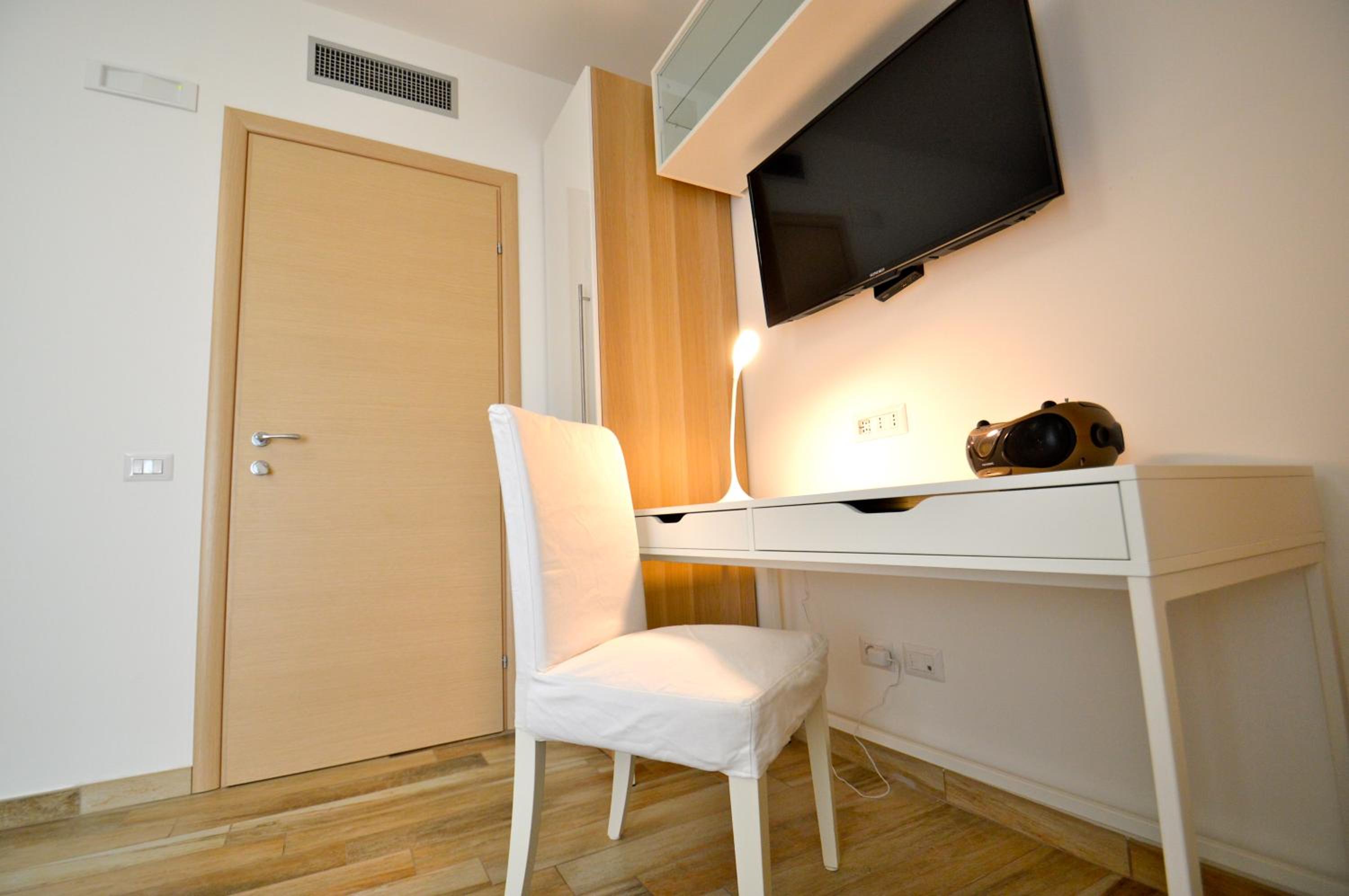 Photo 8